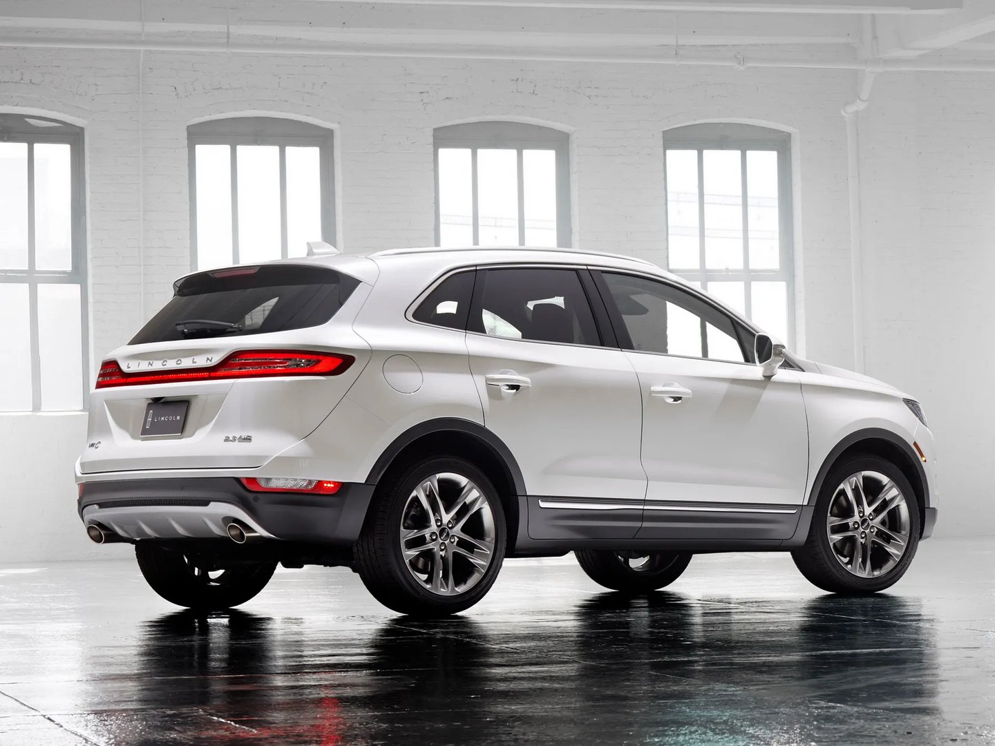 Lincoln_MKC_1_generation__SUV_5-doors__8.jpg