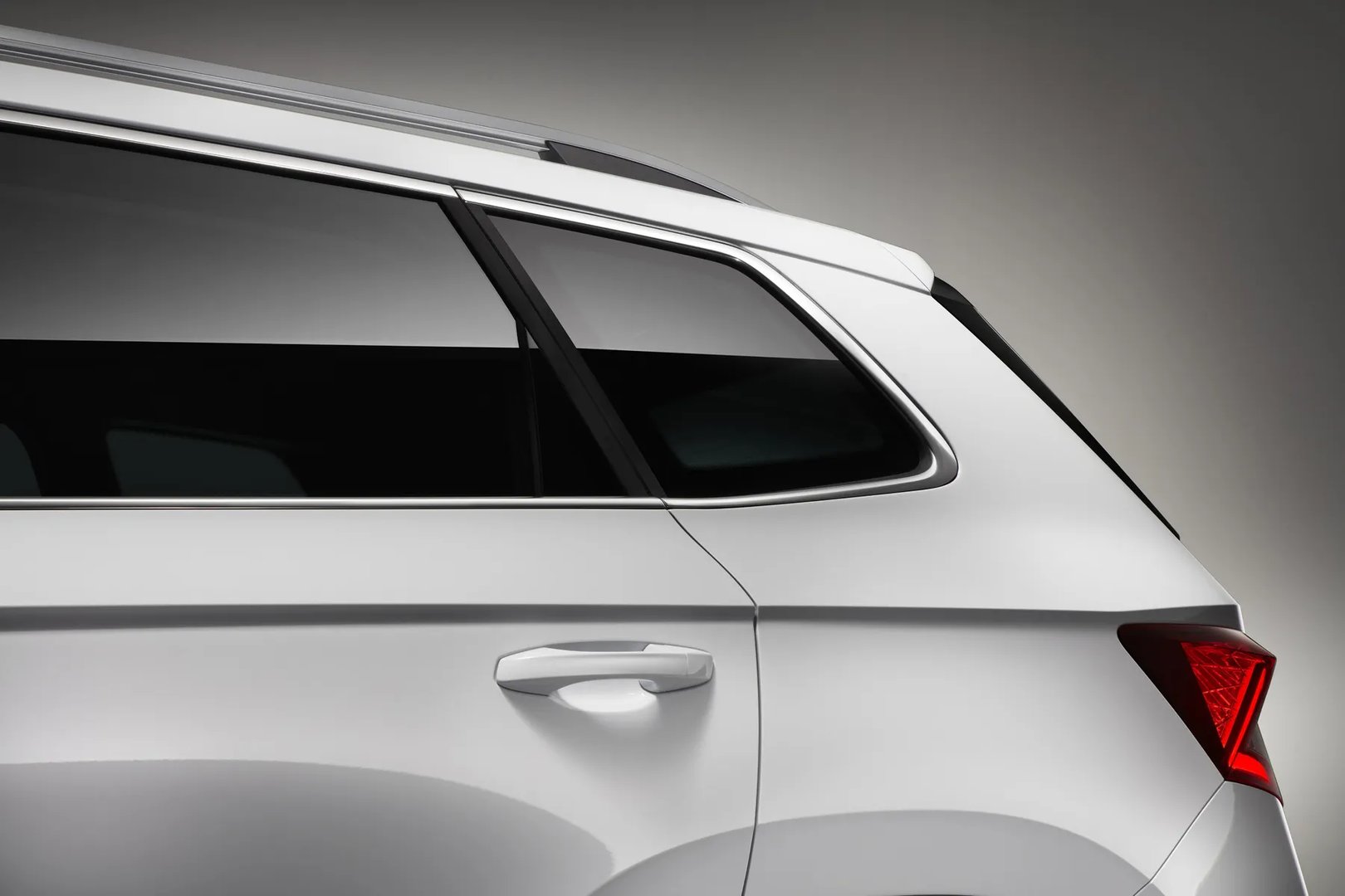 Skoda_Karoq_1_generation__SUV_5-doors__10.jpg