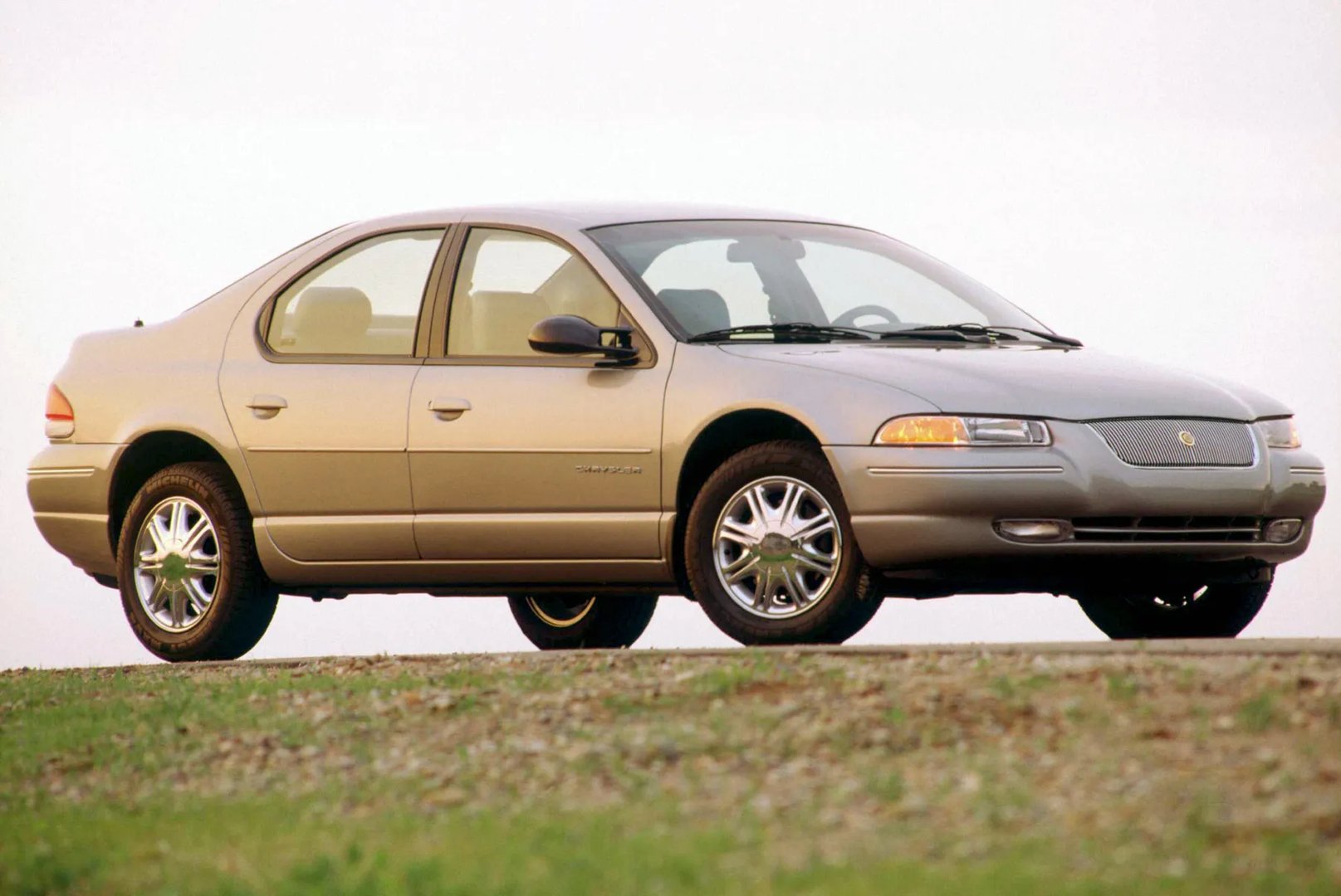 Chrysler_Cirrus_1_generation__Sedan__2.jpg