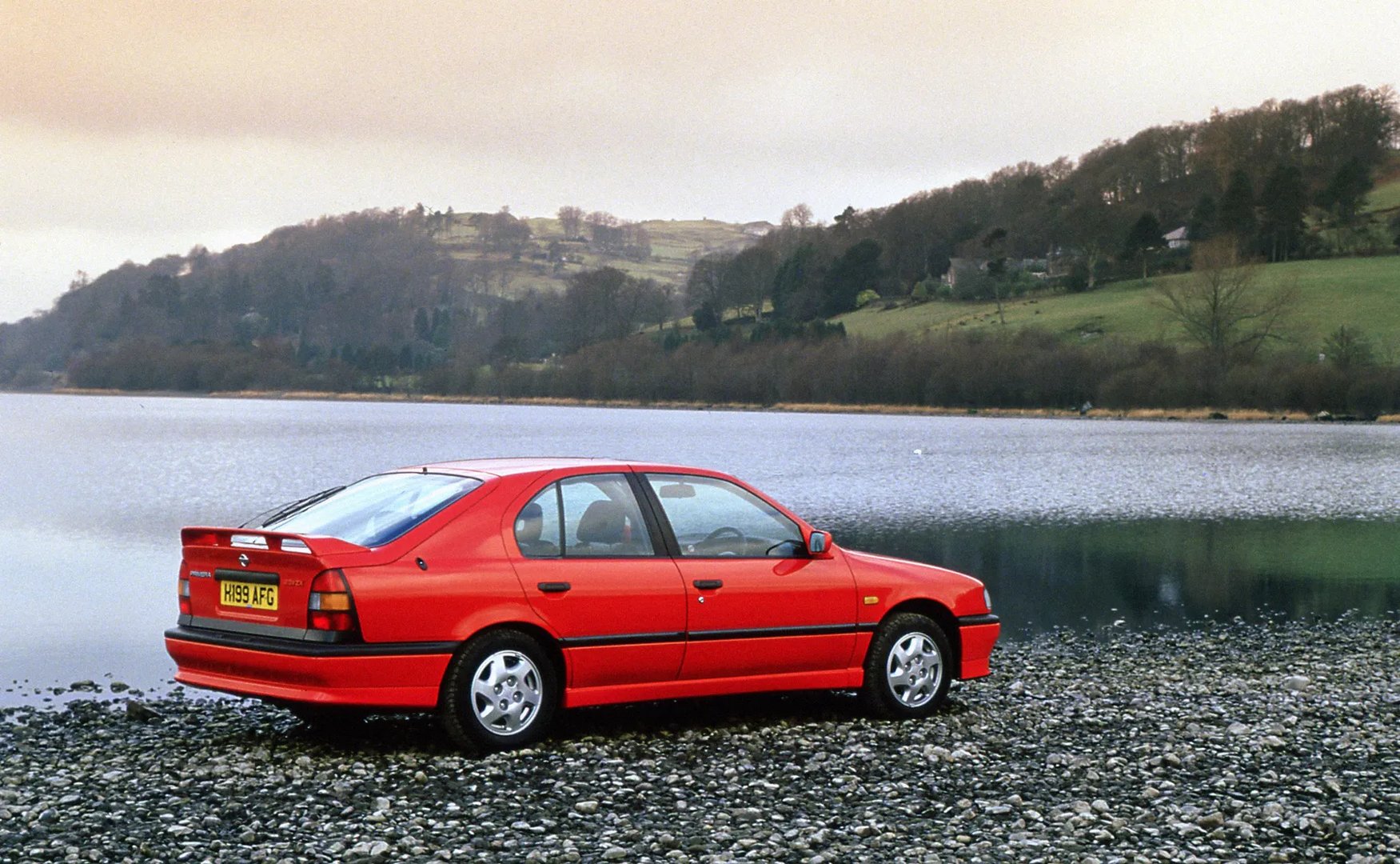 Nissan_Primera_1_generation__Hatchback_5-door__6.jpg