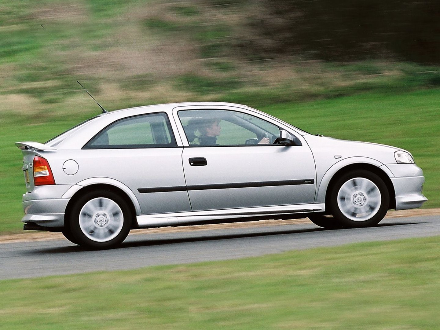 vauxhall_Astra_4_generation__Hatchback_3-door__5.jpg