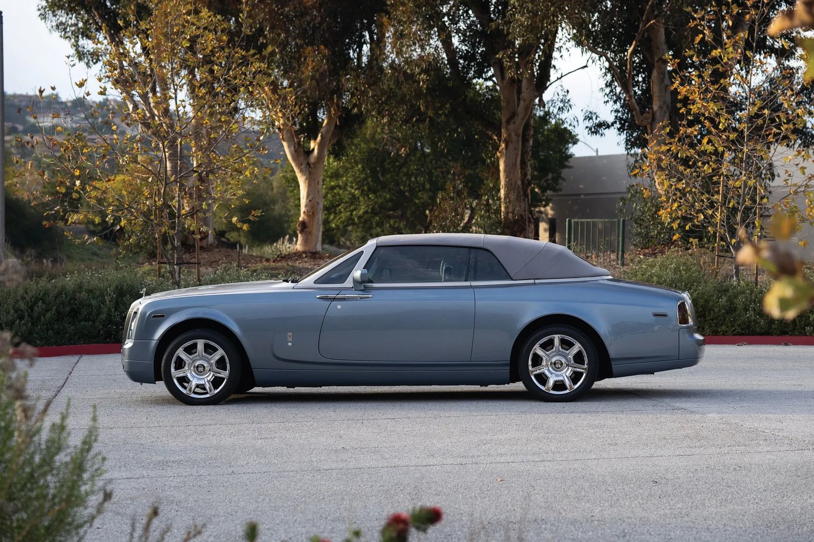 Rolls-Royce_Phantom_7_generation__Cabrio__2.jpg