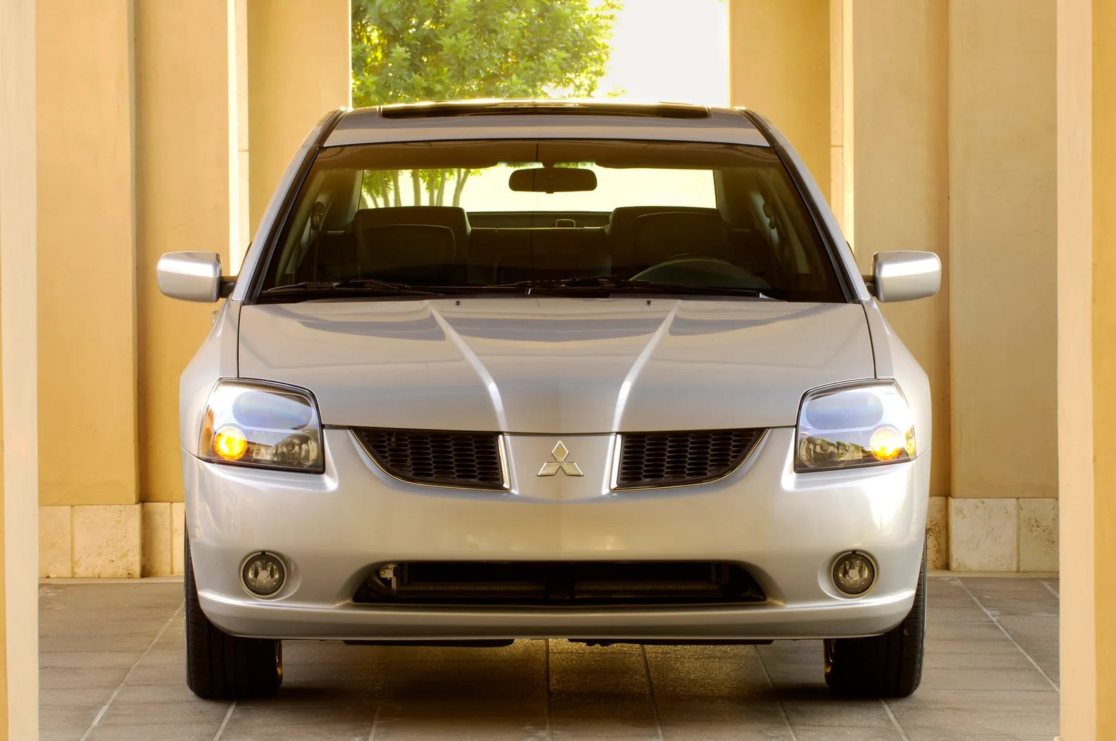 Mitsubishi_Galant_9_generation__Sedan__4.jpg