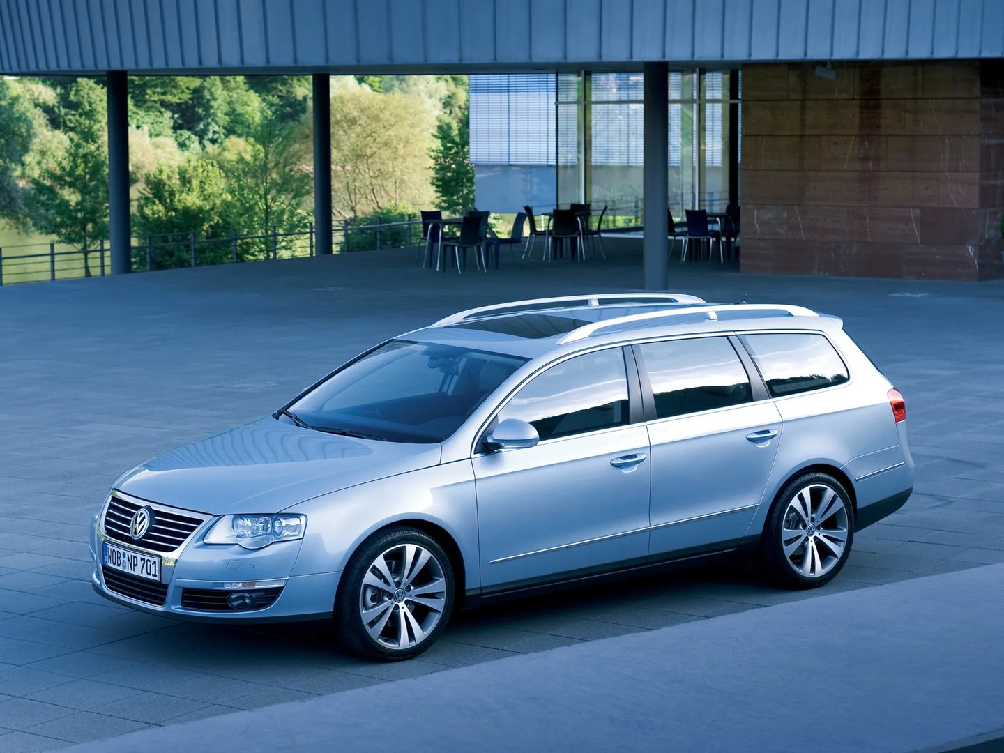 Volkswagen_Passat_6_generation__Estate_5-door__13.jpg