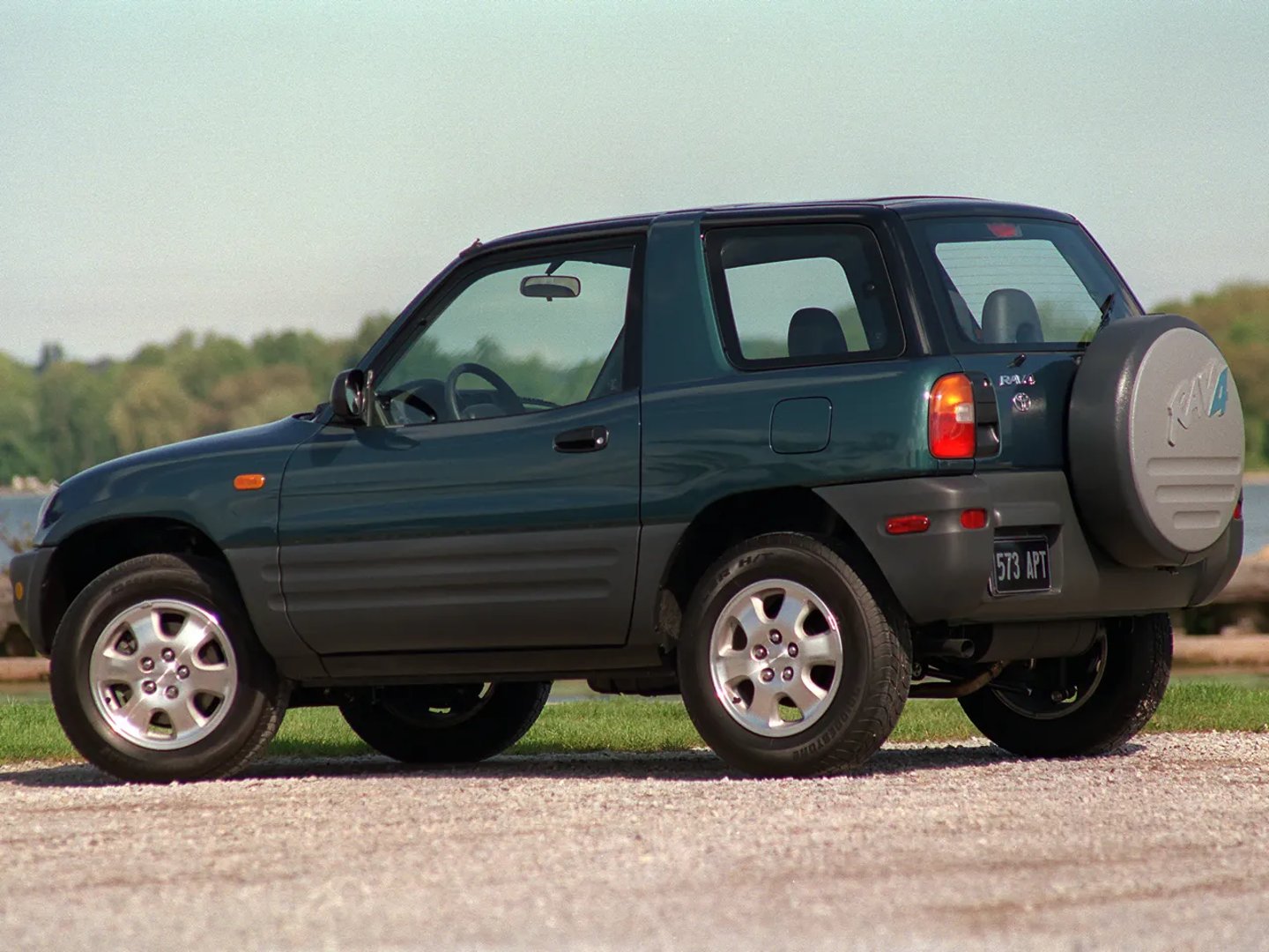 Toyota_RAV4_1_generation__SUV_3-doors__2.jpg