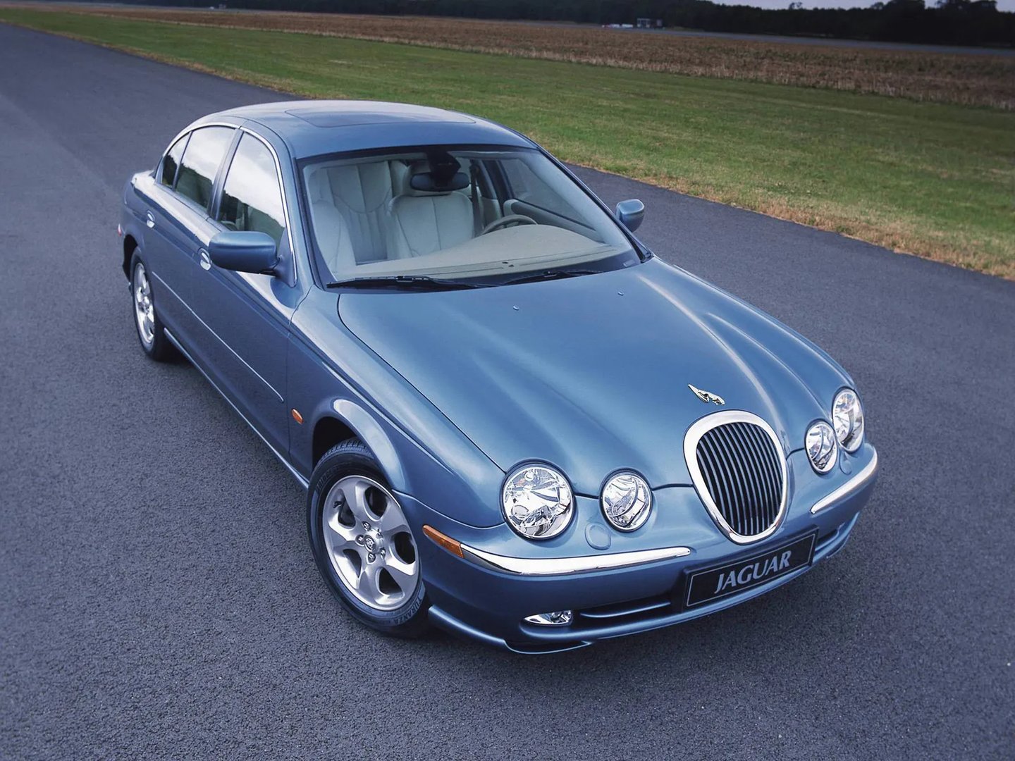 Jaguar_S-Type_1_generation__Sedan__6.jpg