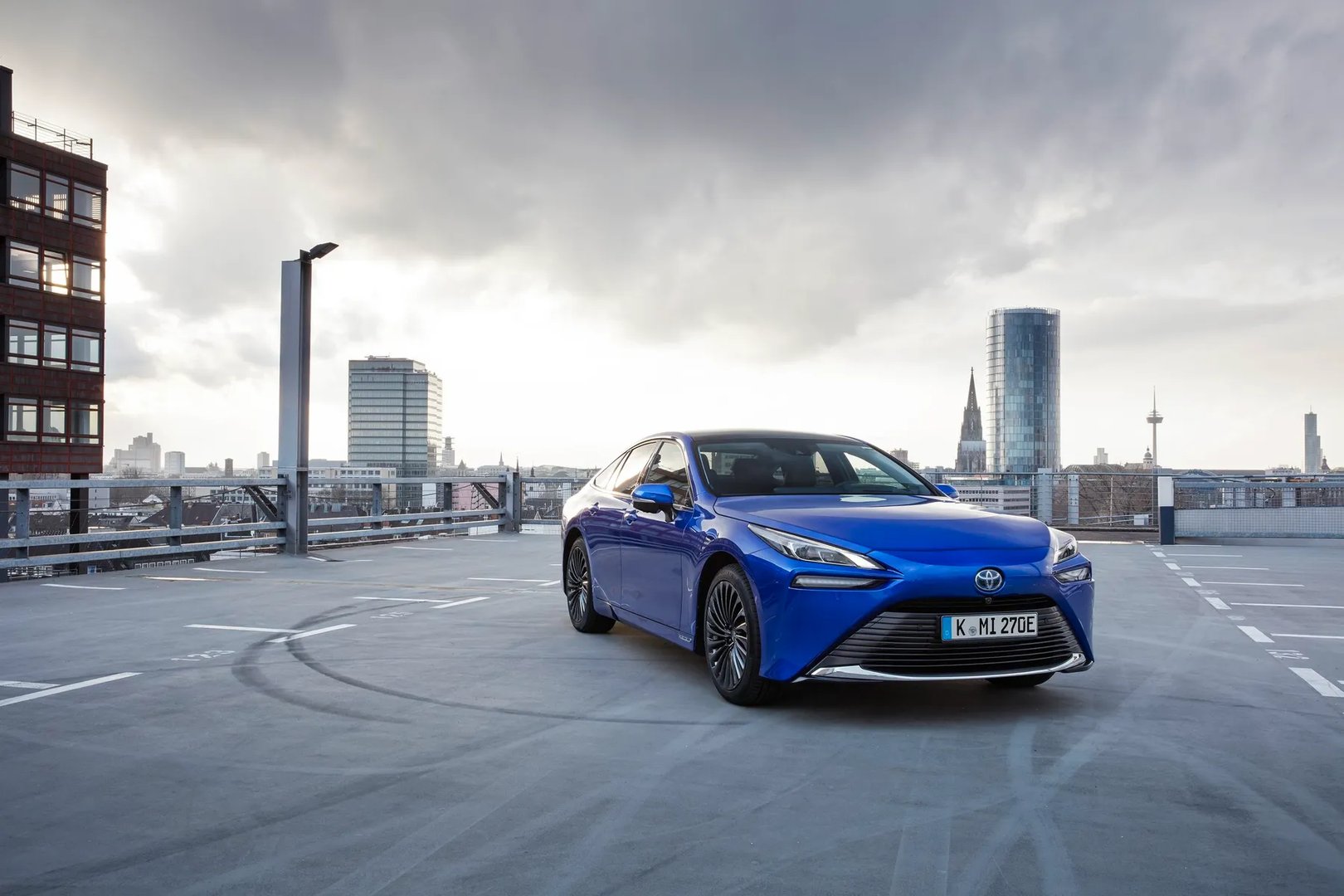 Toyota_Mirai_2_generation__Sedan__12.jpg