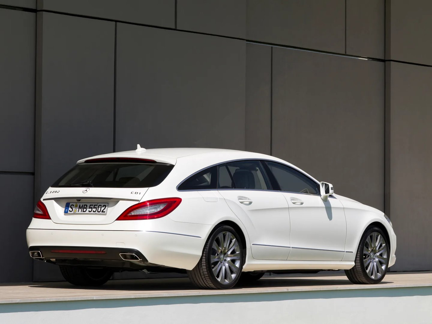 Mercedes_CLS_2_generation__Estate_5-door__2.jpg