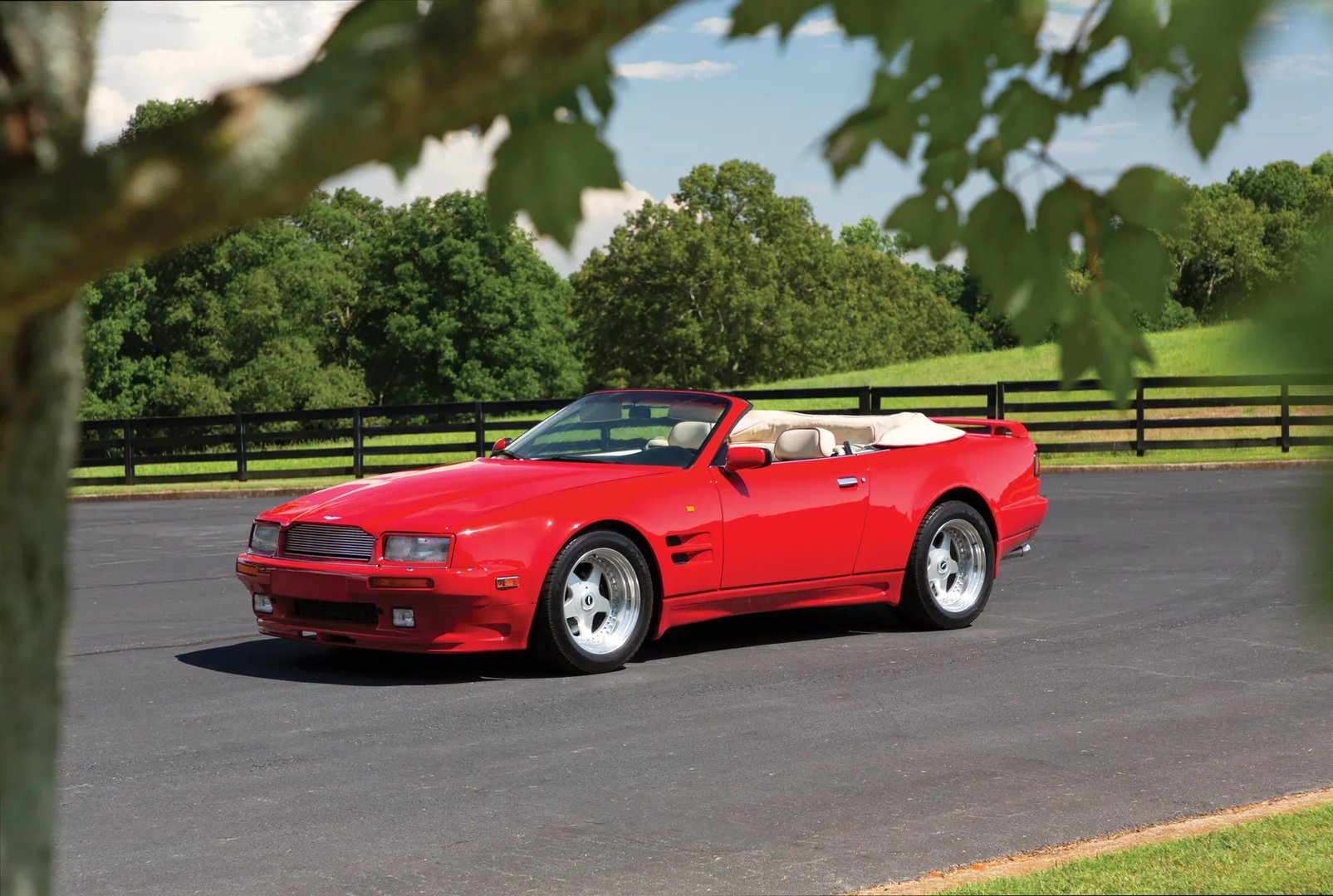 Aston Martin_Virage_1_generation__Cabrio__1.jpg