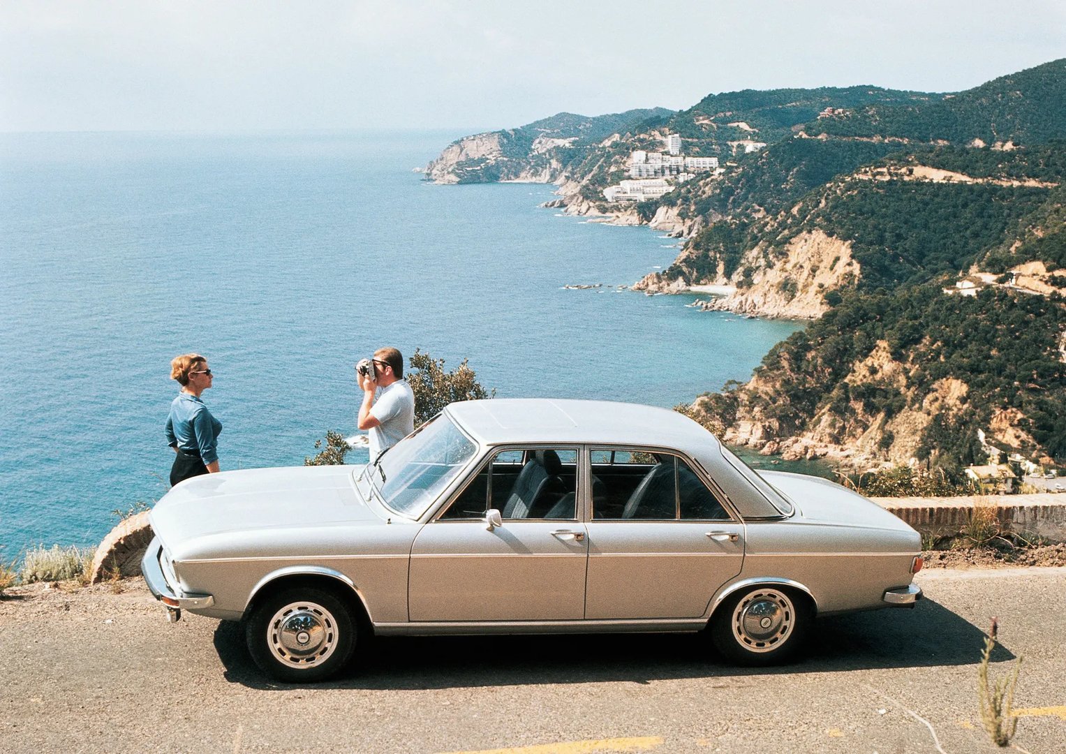 Audi_100_1_generation__Sedan__9.jpg