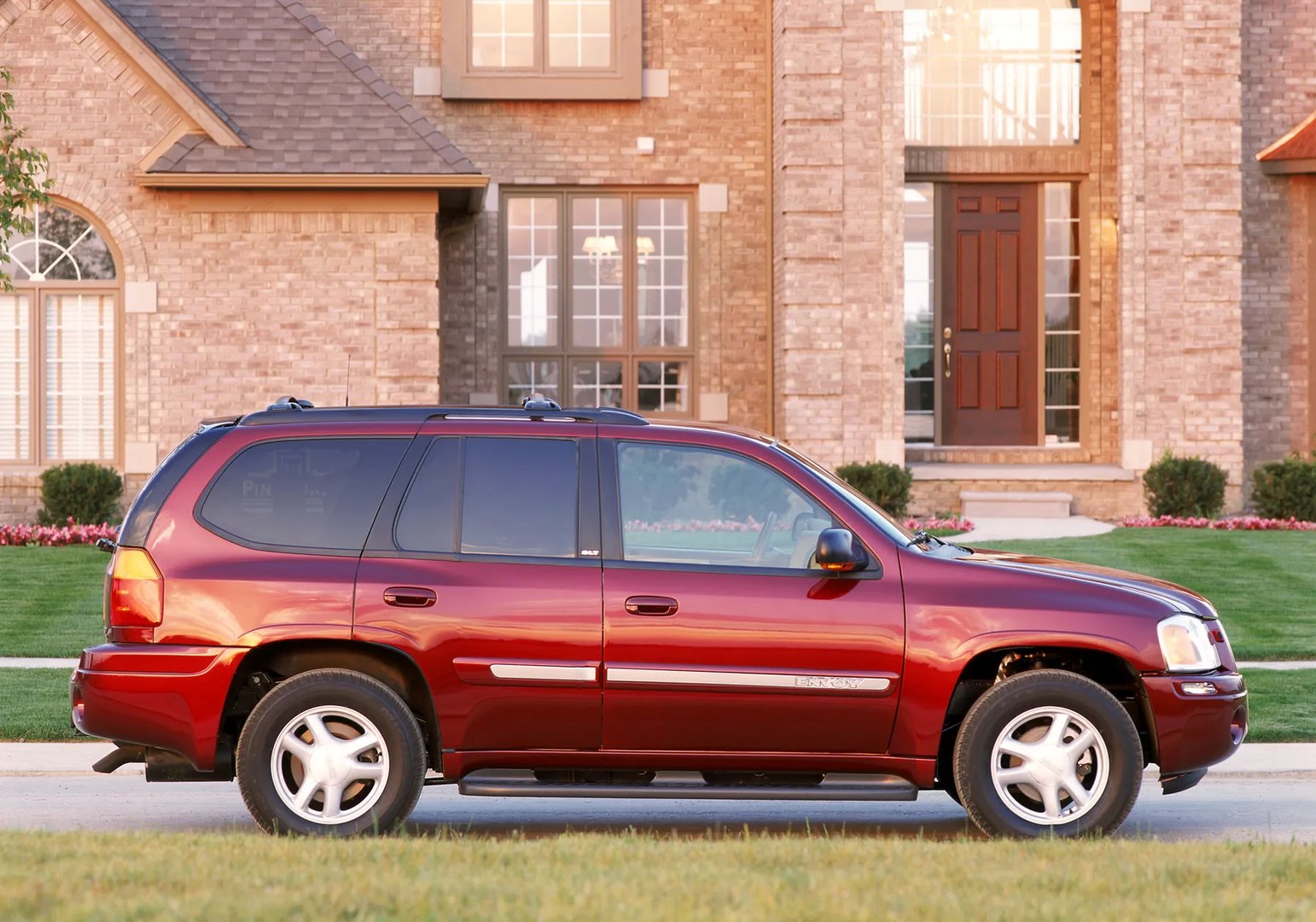 GMC_Envoy_2_generation__SUV_5-doors__6.jpg