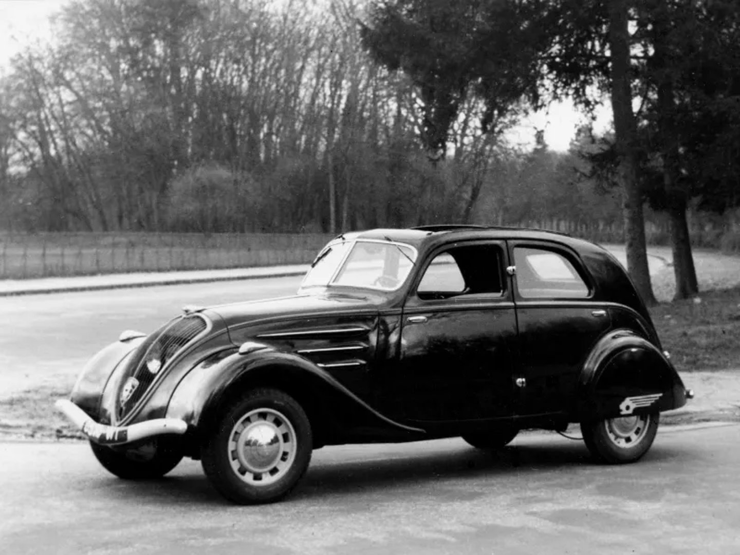 Peugeot_402_1_generation__Sedan__1.jpg