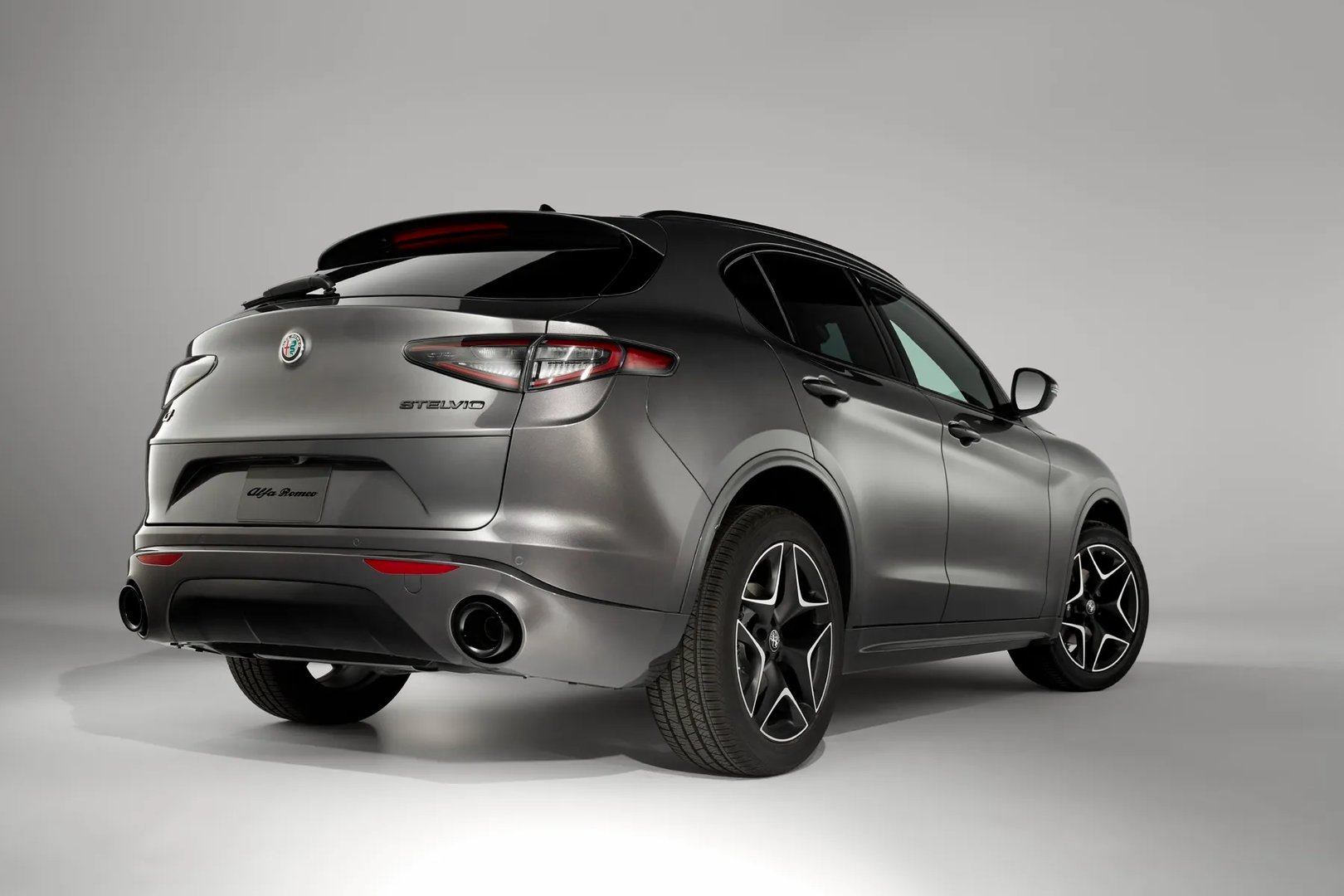 Alfa Romeo_Stelvio_1_generation_restyling__SUV_5-doors__8.jpg