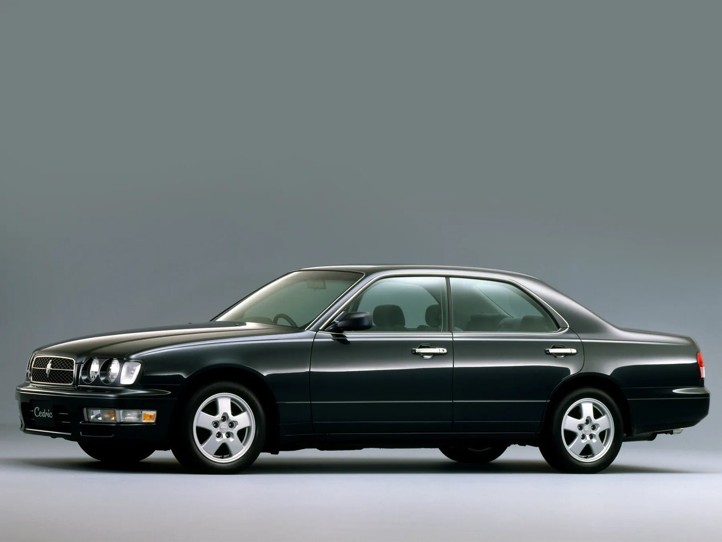Nissan_Cedric_9_generation__Sedan__4.jpg