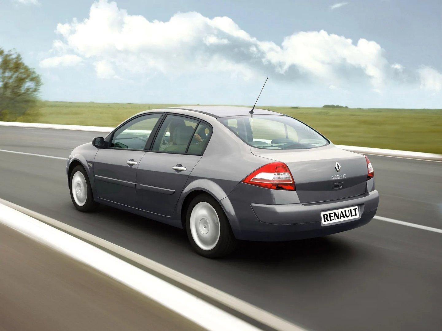 Renault_Megane_2_generation_restyling__Sedan__1.jpg