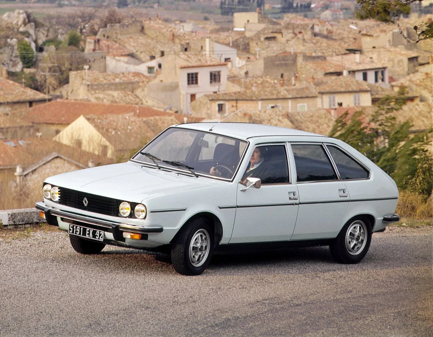 Renault_30_1_generation__Hatchback_5-door__9.jpg