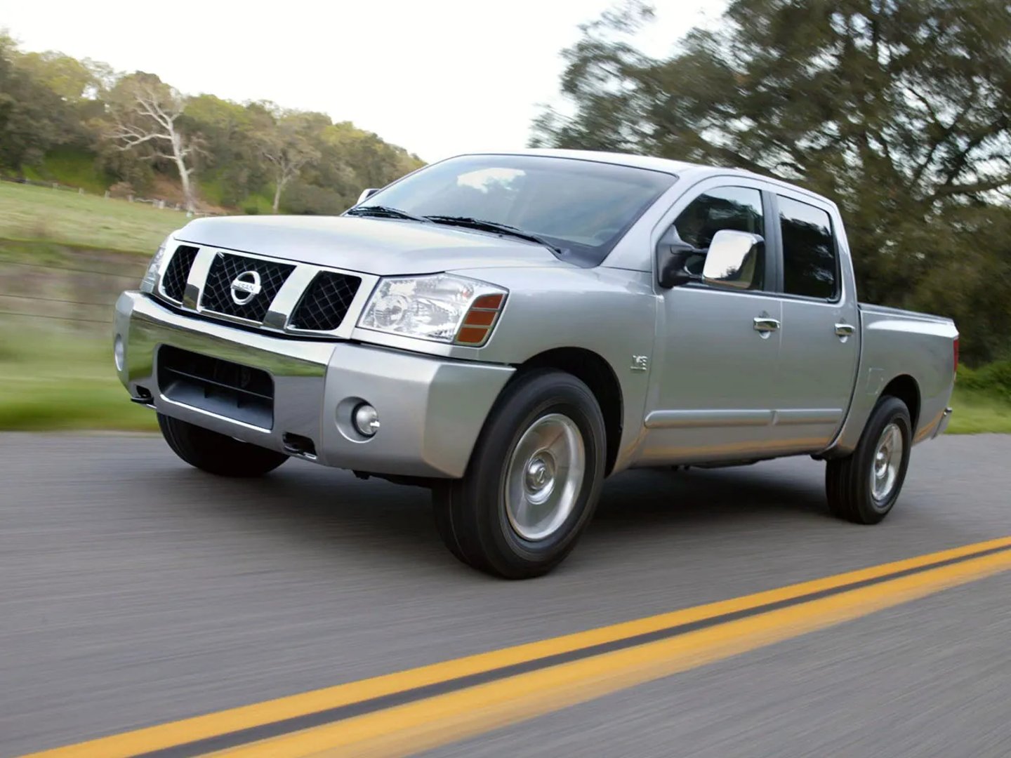 Nissan_Titan_1_generation__Pickup_double-cab__3.jpg