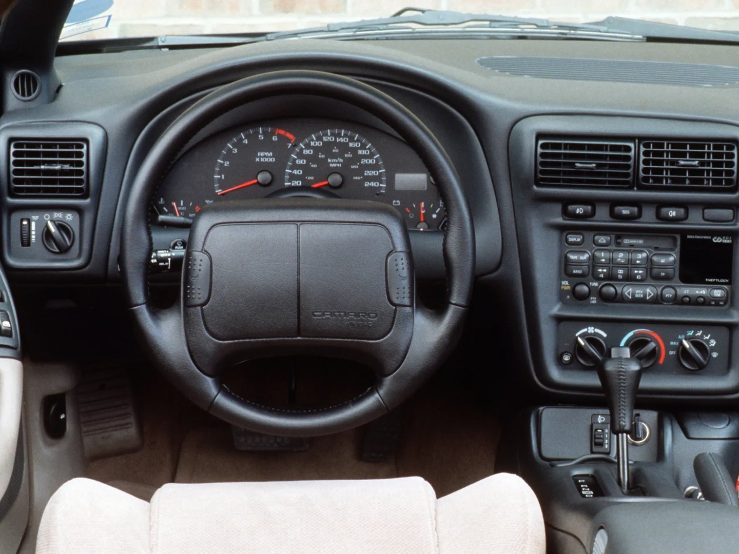 Chevrolet_Camaro_4_generation_restyling__Coupe__13.jpg