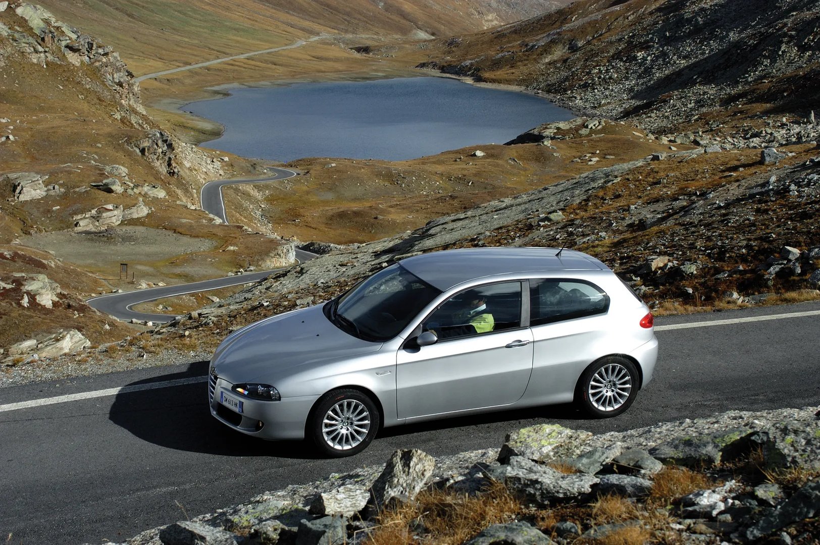 Alfa Romeo_147_1_generation_restyling__Hatchback_3-door__4.jpg