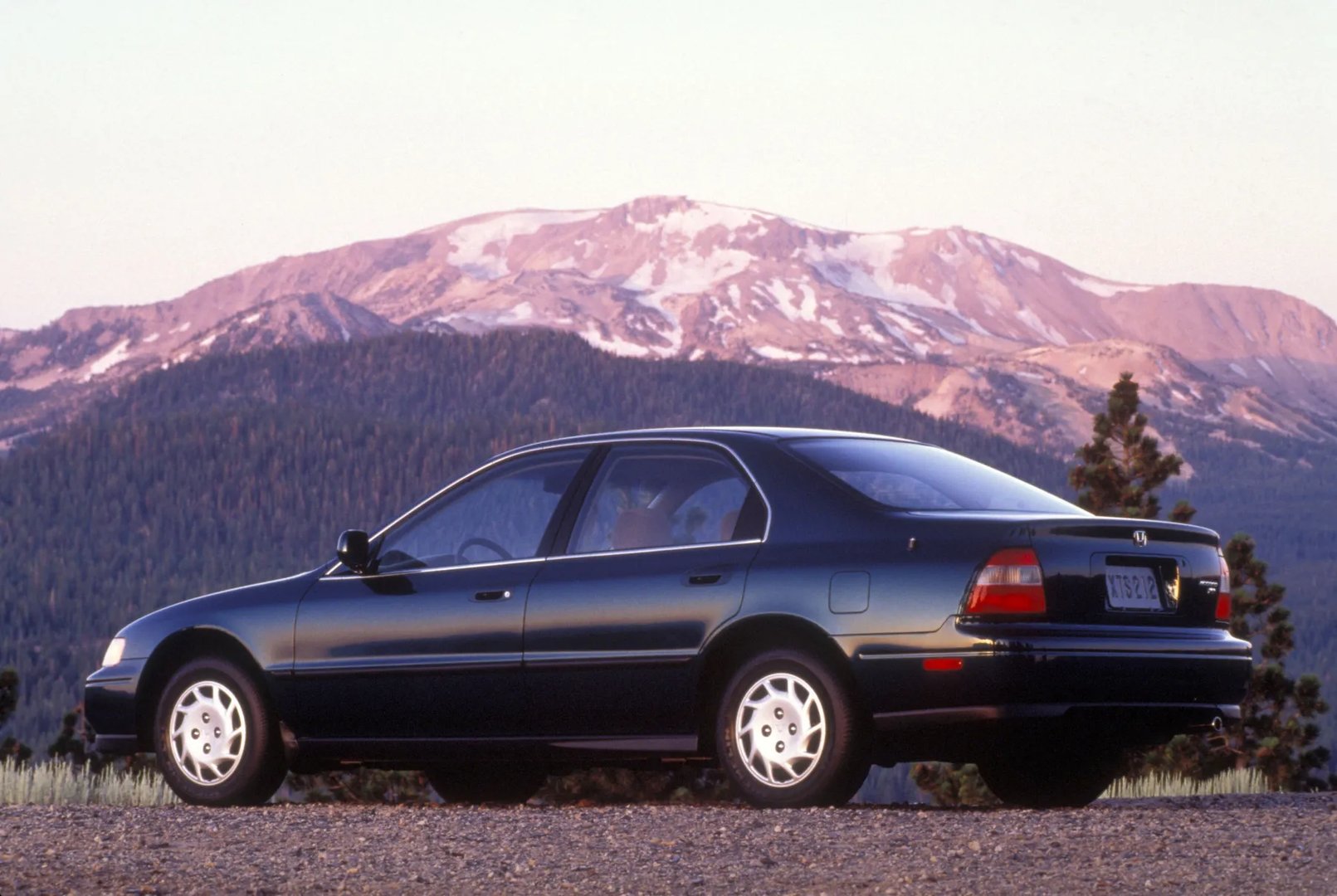Honda_Accord_(USA)_5_generation__Sedan__3.jpg
