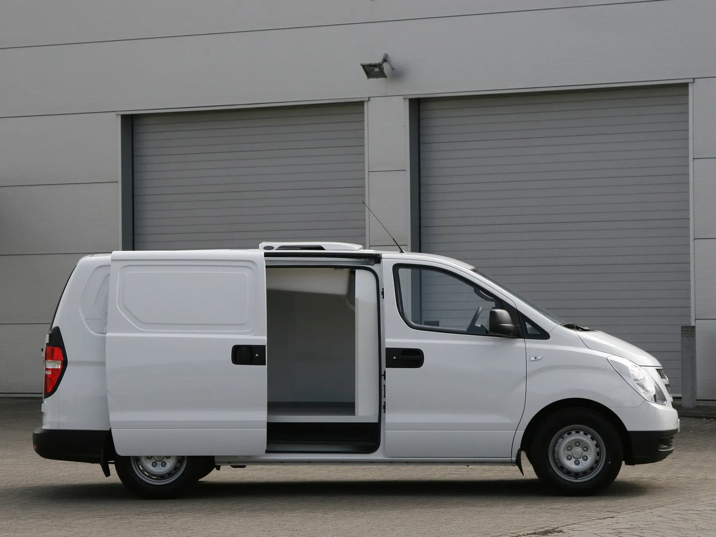 Hyundai_i800_2_generation__Van__5.jpg