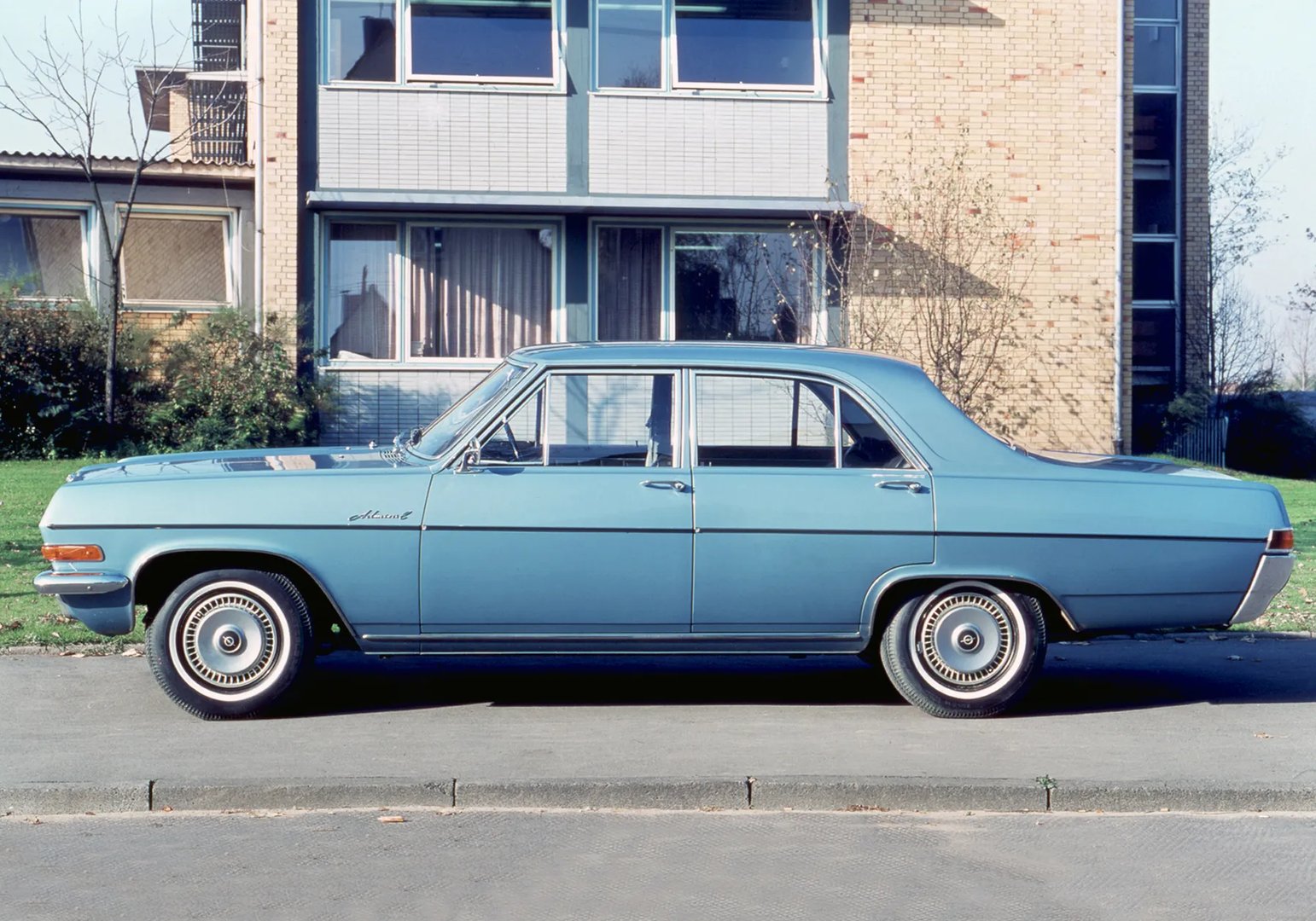 Opel_Admiral_2_generation__Sedan__4.jpg