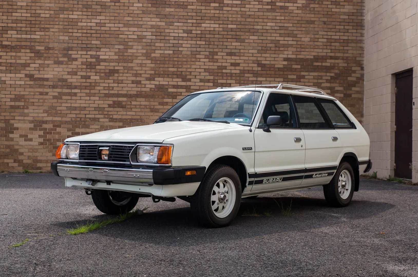 Subaru_Leone_2_generation__Estate_5-door__1.jpg