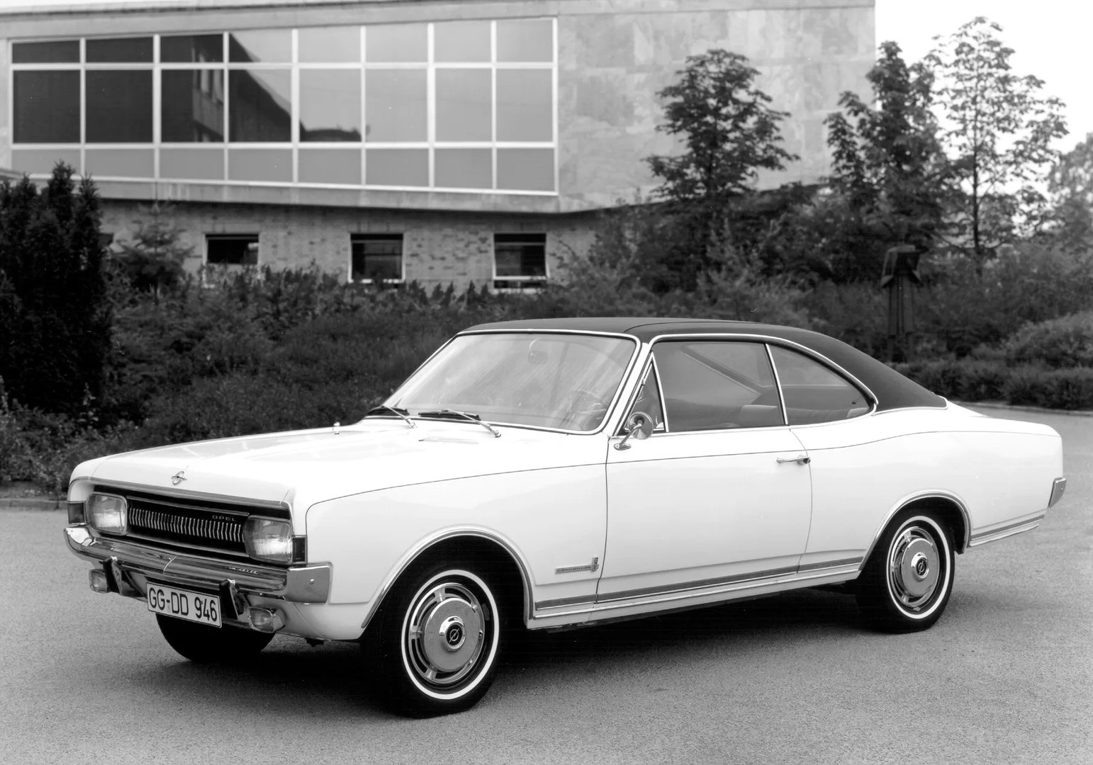 Opel_Commodore_1_generation__Coupe__4.jpg