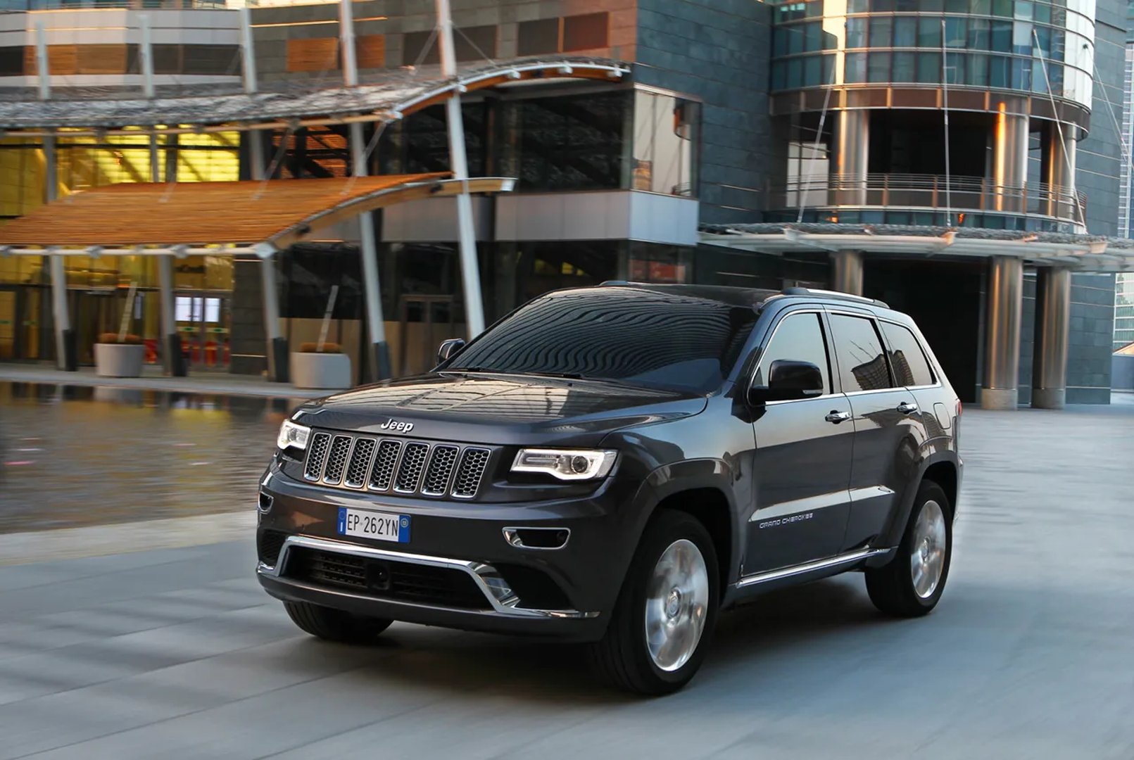 Jeep_Grand_Cherokee_4_generation_restyling__SUV_5-doors__11.jpg