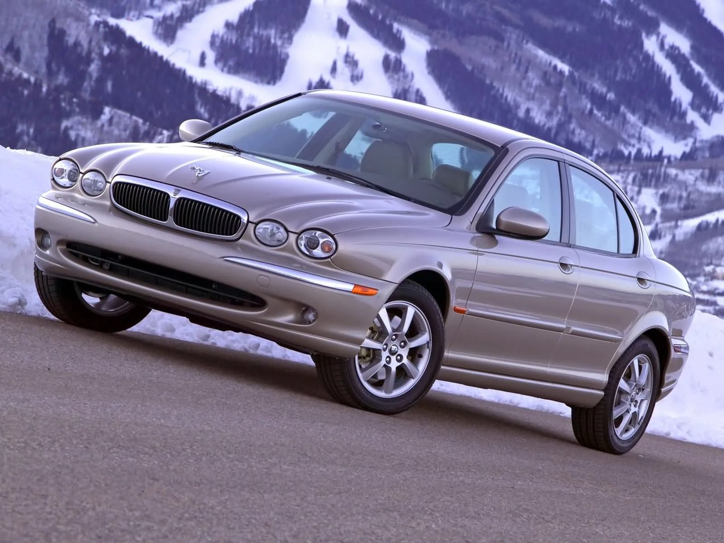 Jaguar_X-Type_1_generation__Sedan__3.jpg