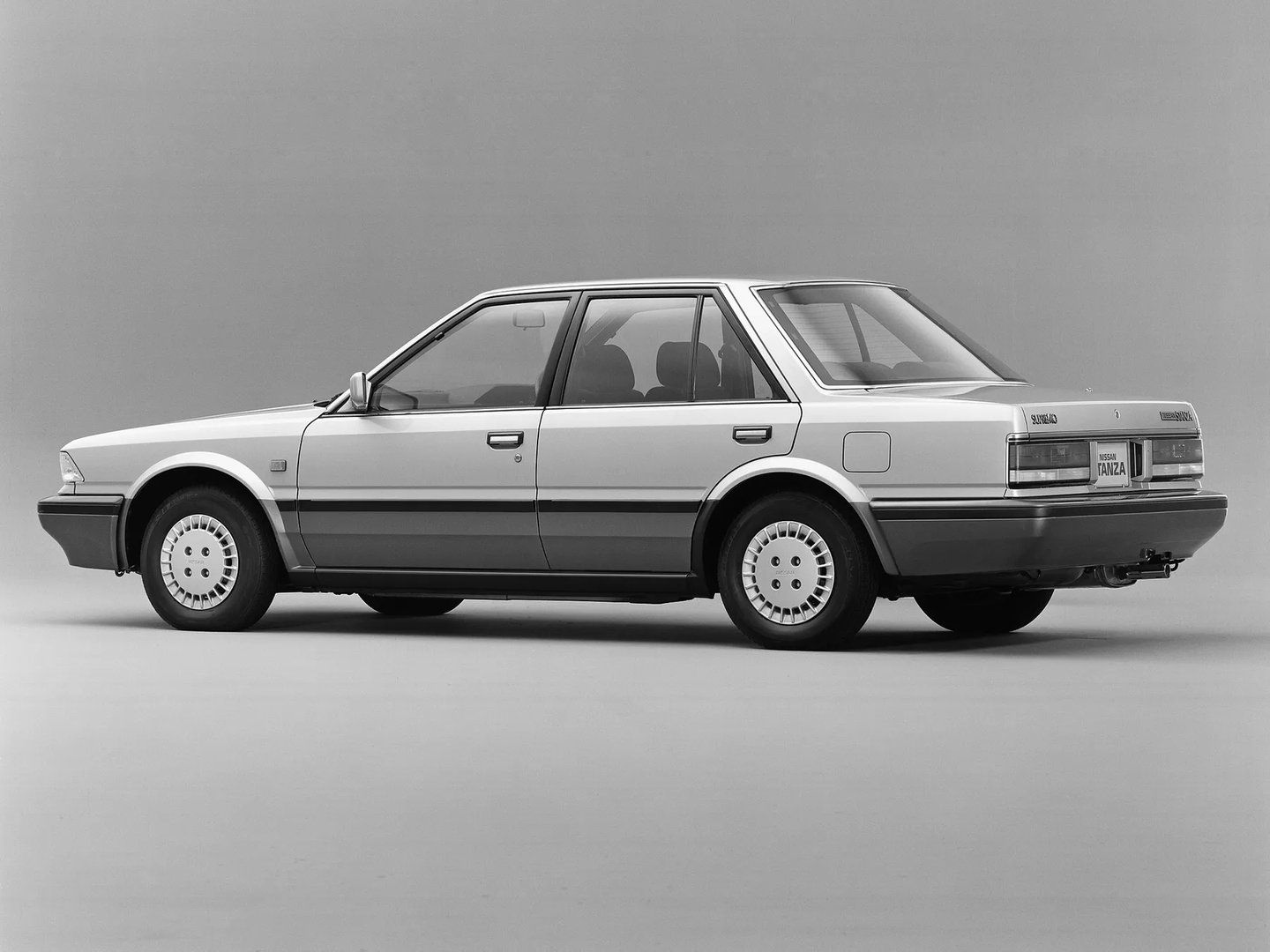 Nissan_Stanza_2_generation__Sedan__3.jpg