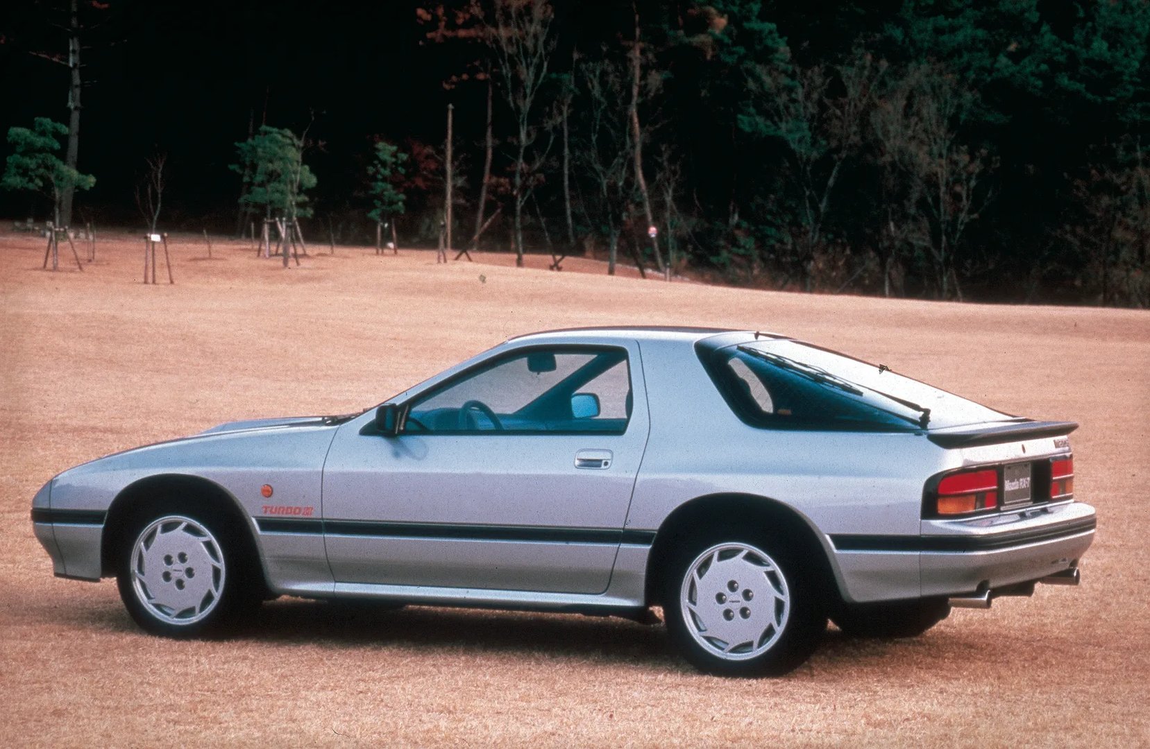 Mazda_RX-7_2_generation__Coupe__9.jpg