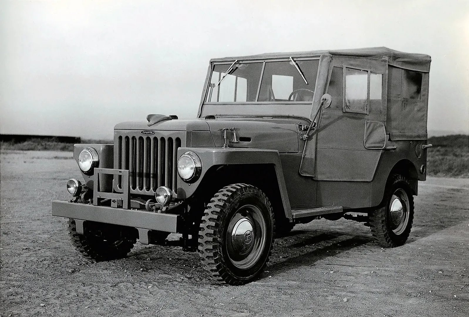 Toyota_LC_3_generation__SUV_cabriolet__1.jpg