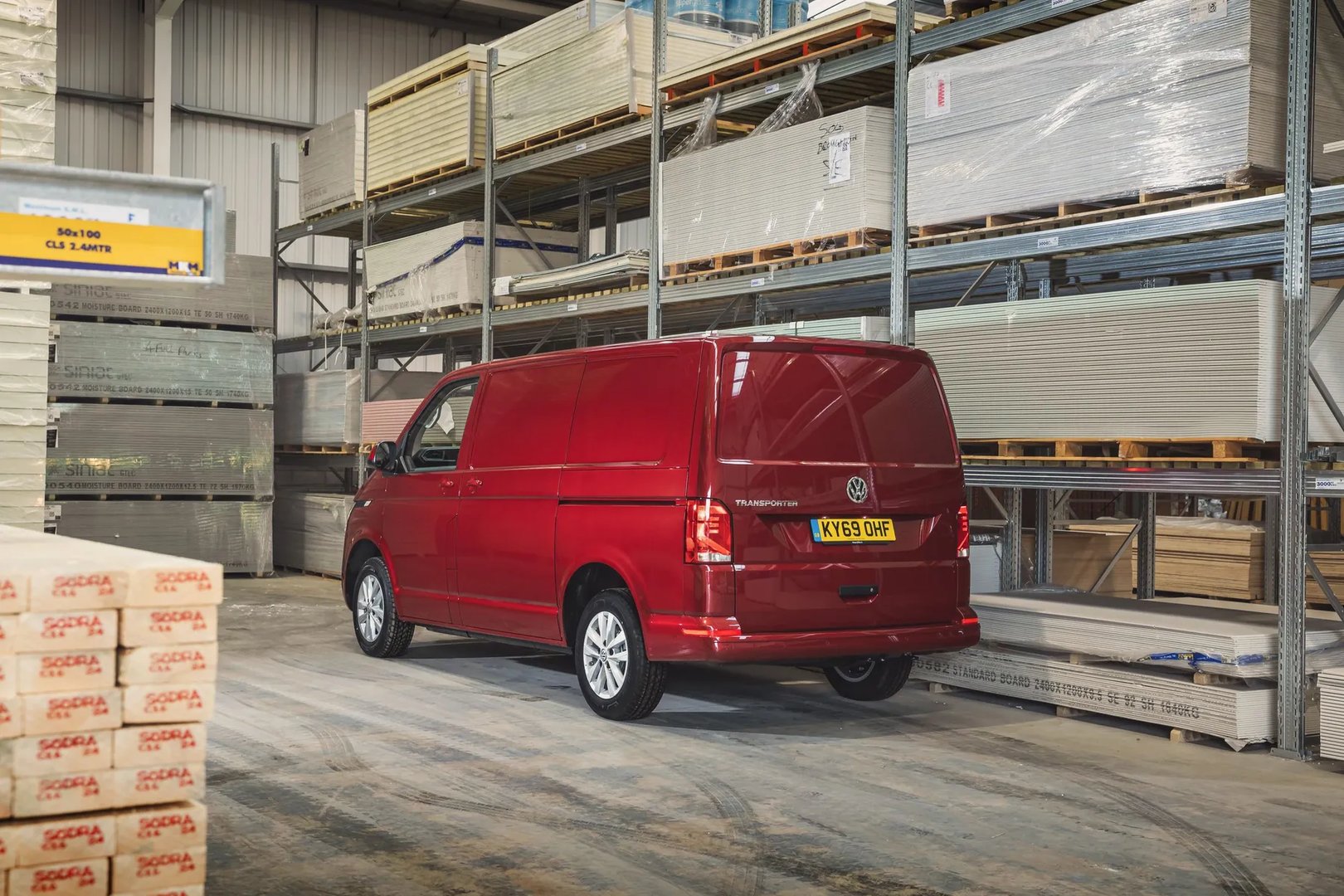 Volkswagen_Transporter_6_generation_restyling__Van__9.jpg