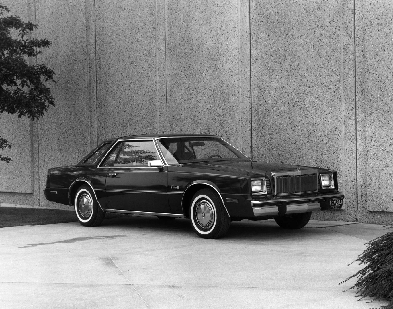Chrysler_Cordoba_2_generation__Coupe_Hardtop__1.jpg
