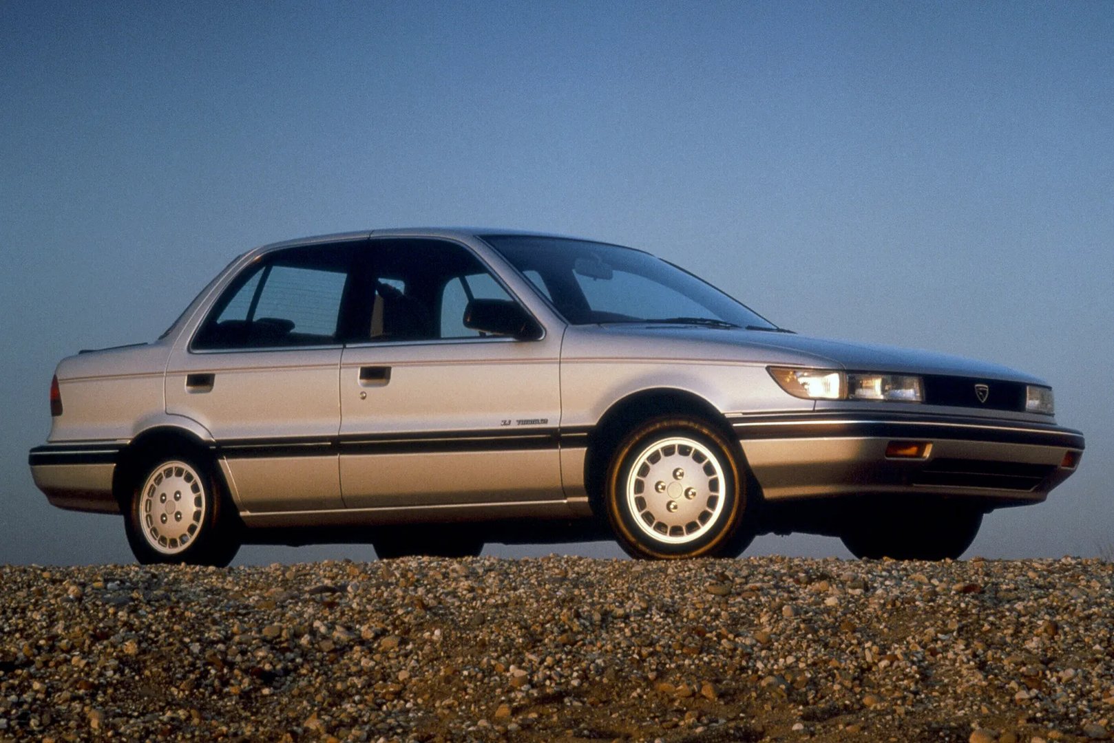 Eagle_Summit_1_generation__Sedan__1.jpg