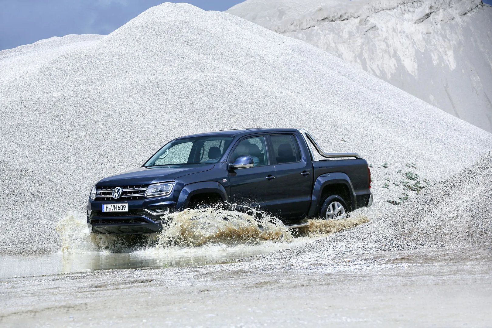 Volkswagen_Amarok_1_generation_restyling__Pickup_double-cab__8.jpg
