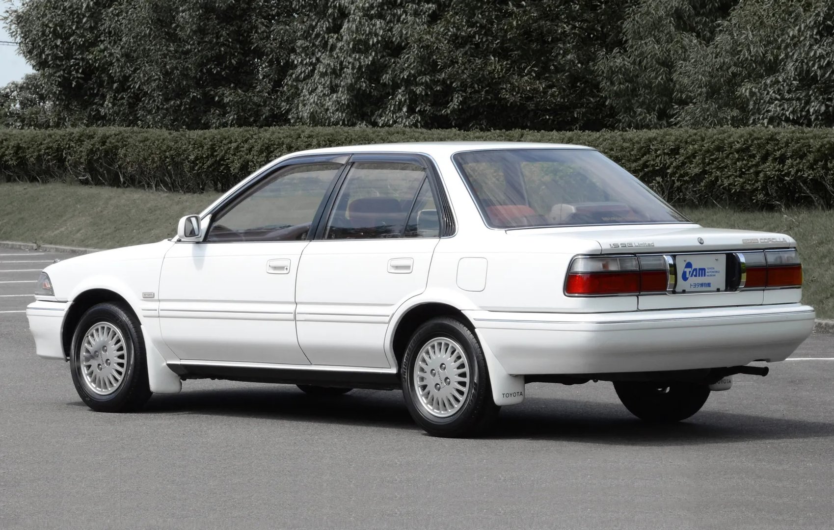 Toyota_Corolla_6_generation__Sedan__8.jpg