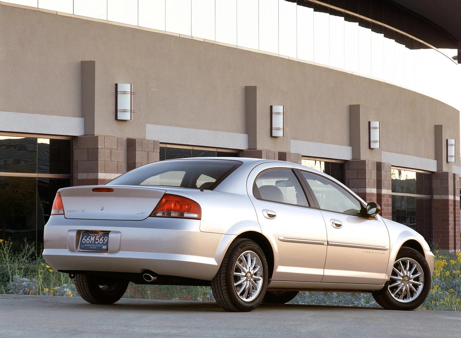 Chrysler_Sebring_2_generation__Sedan__1.jpg