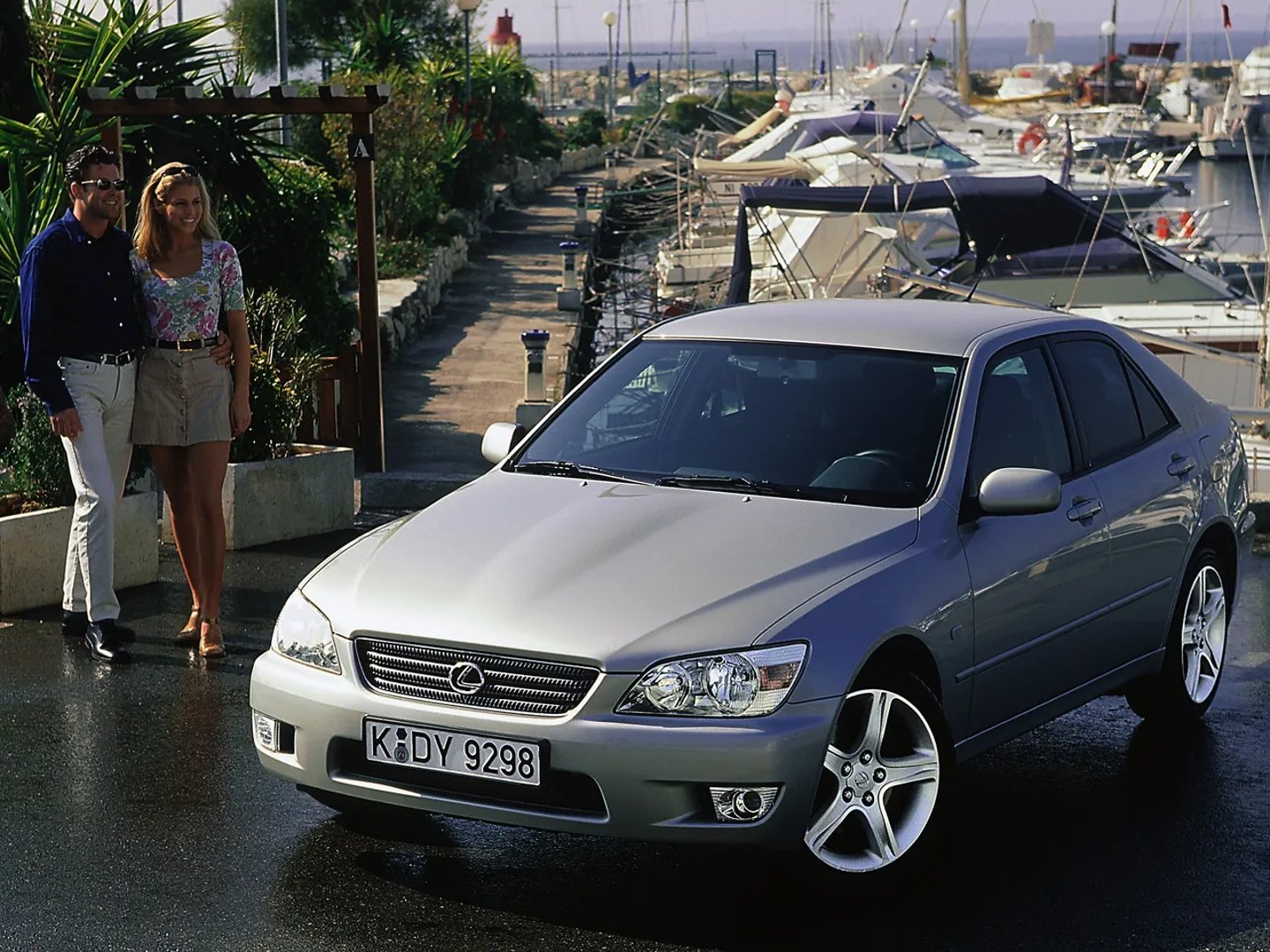 Lexus_IS_1_generation__Sedan__2.jpg