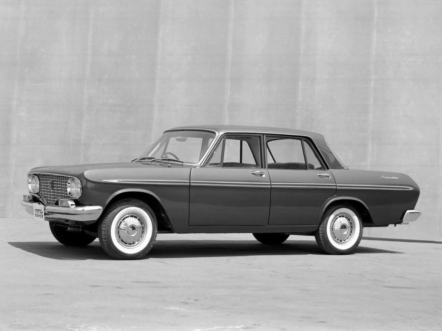 Toyota_Crown_2_generation__Sedan__3.jpg