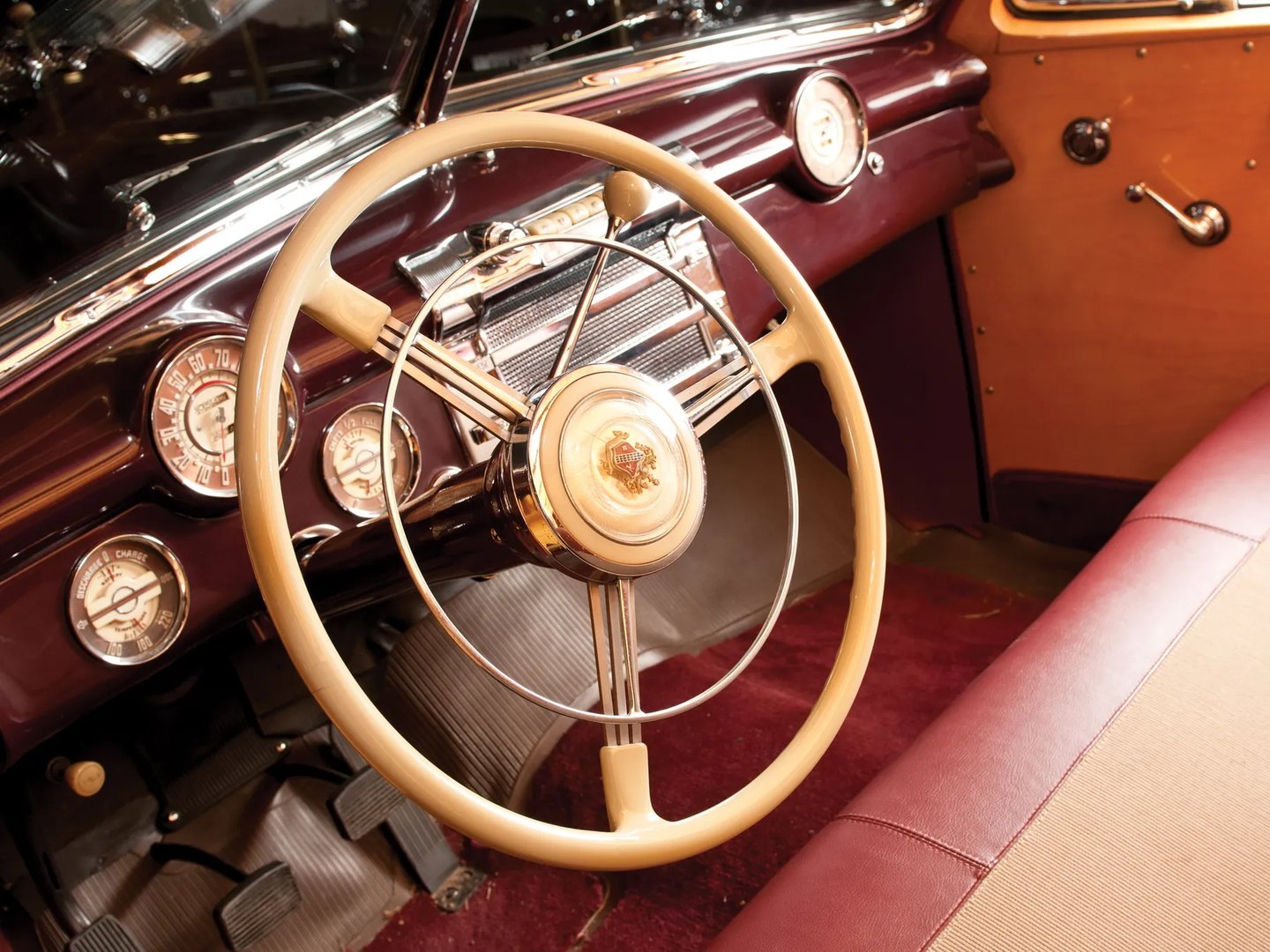 Buick_Roadmaster_4_generation__Estate_5-door__11.jpg