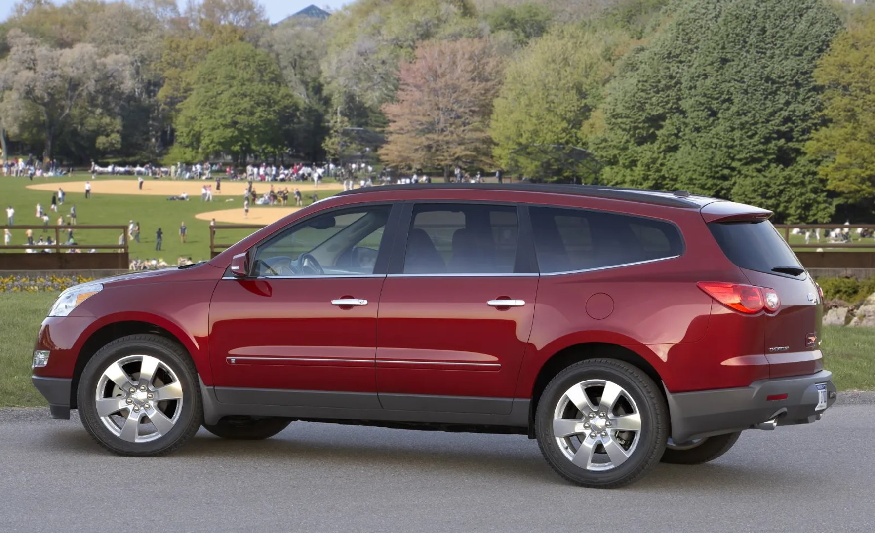 Chevrolet_Traverse_1_generation__SUV_5-doors__2.jpg