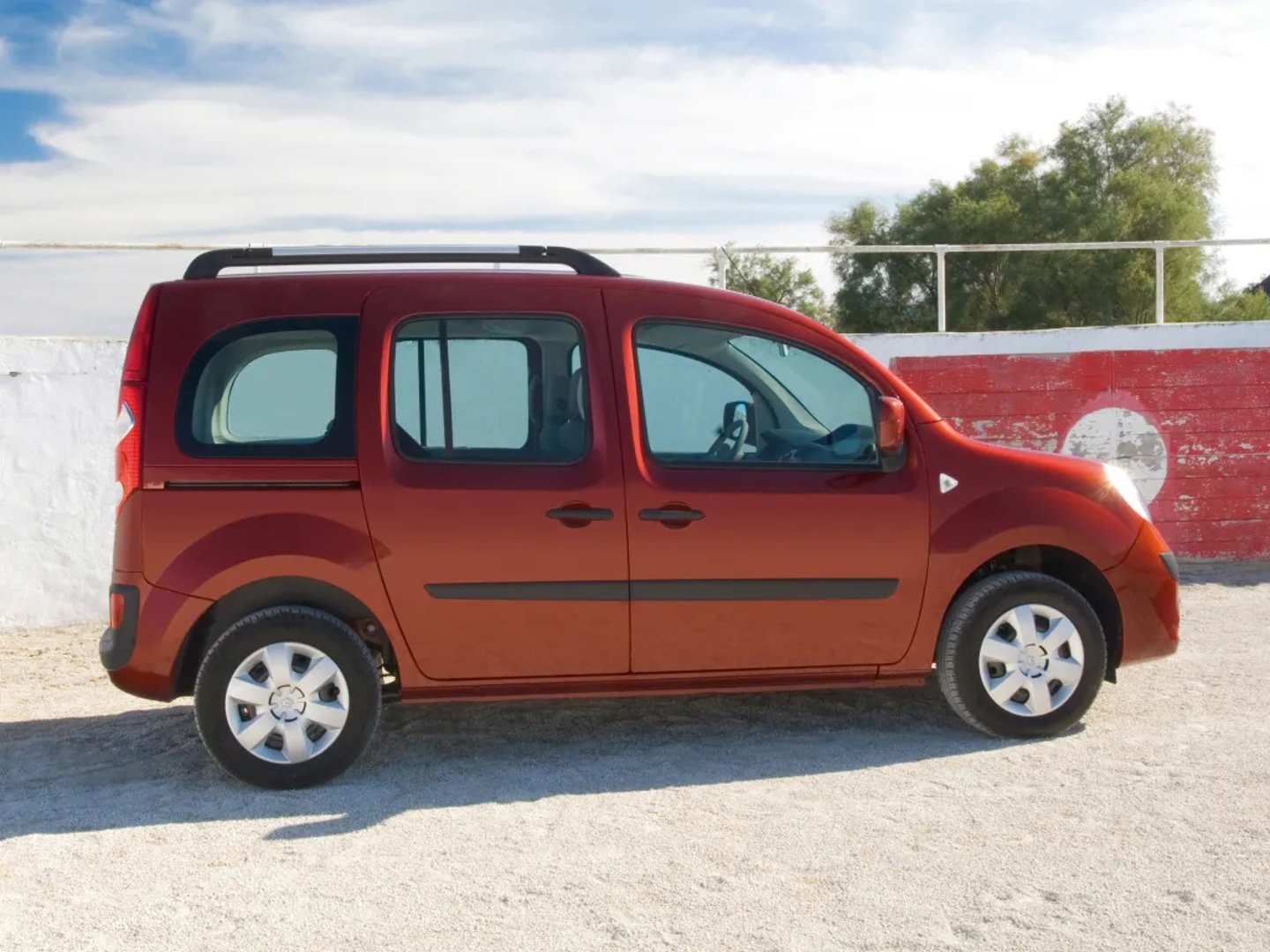 Renault_Kangoo_2_generation__Compact_Van__8.jpg