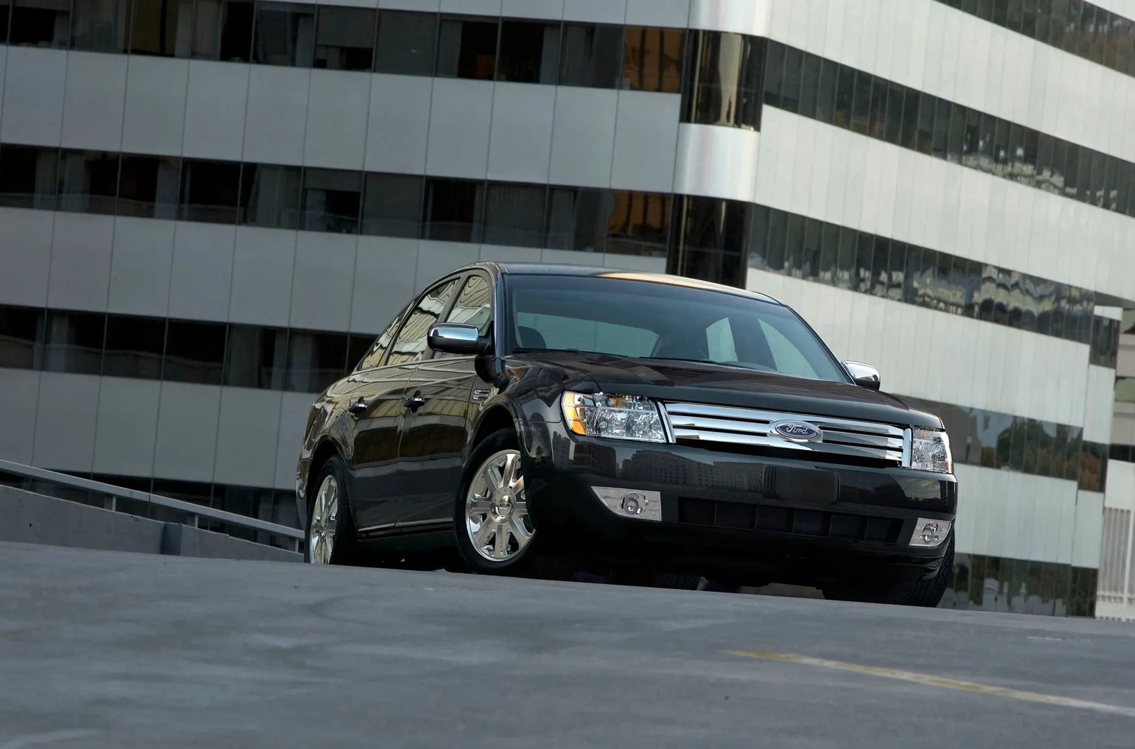 Ford_Taurus_5_generation__Sedan__12.jpg
