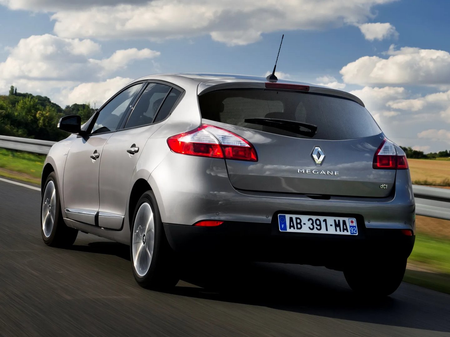 Renault_Megane_3_generation_restyling_2__Hatchback_5-door__2.jpg