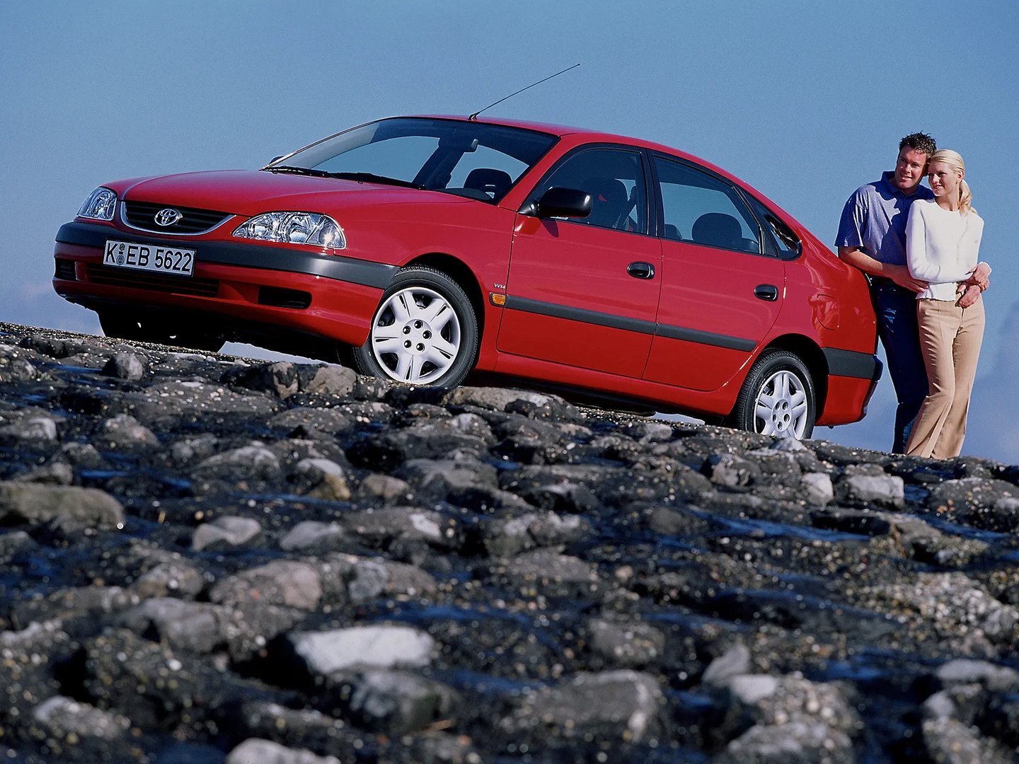Toyota_Avensis_1_generation_restyling__Hatchback_5-door__2.jpg