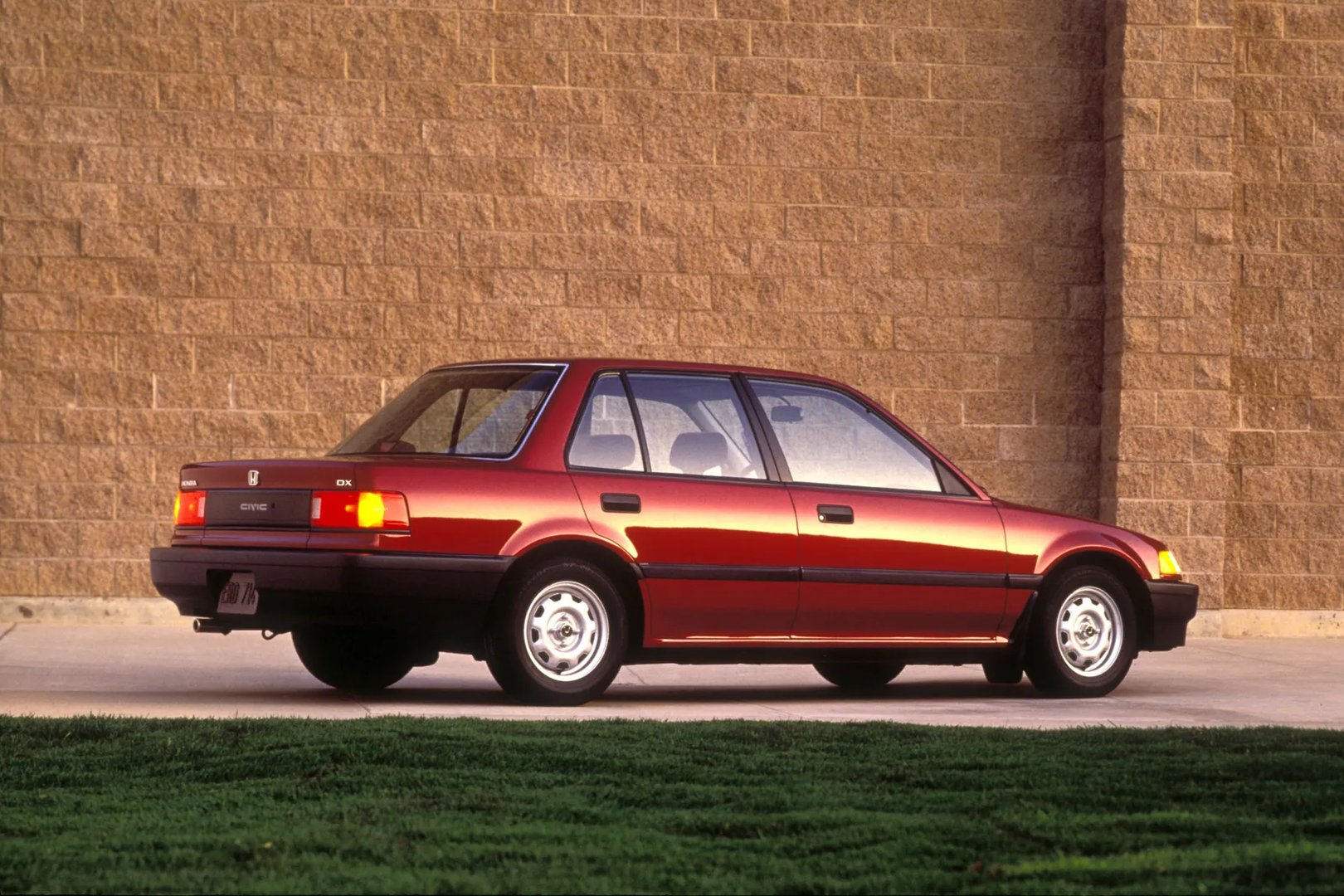 Honda_Civic_(USA)_4_generation__Sedan__1.jpg