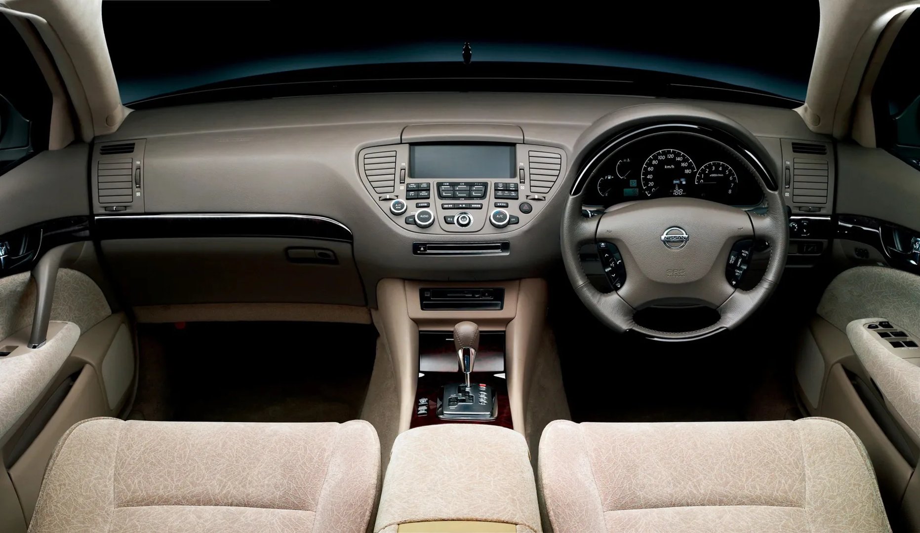 Nissan_President_3_generation__Sedan__4.jpg