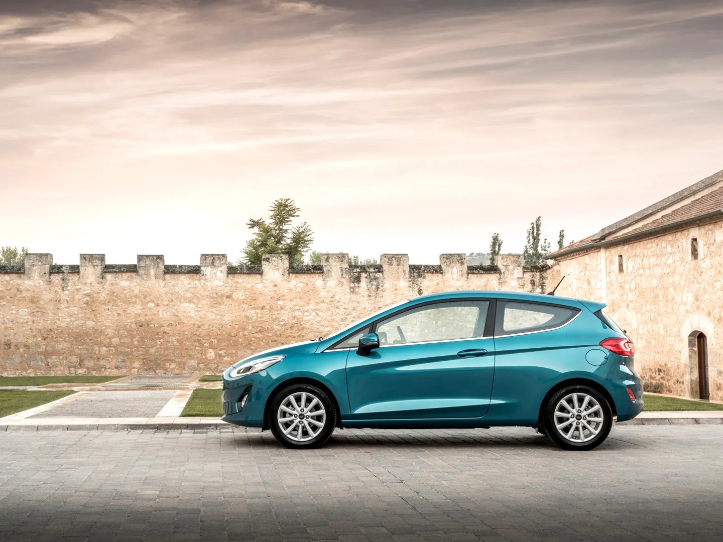 Ford_Fiesta_7_generation__Mini_3-doors__2.jpg